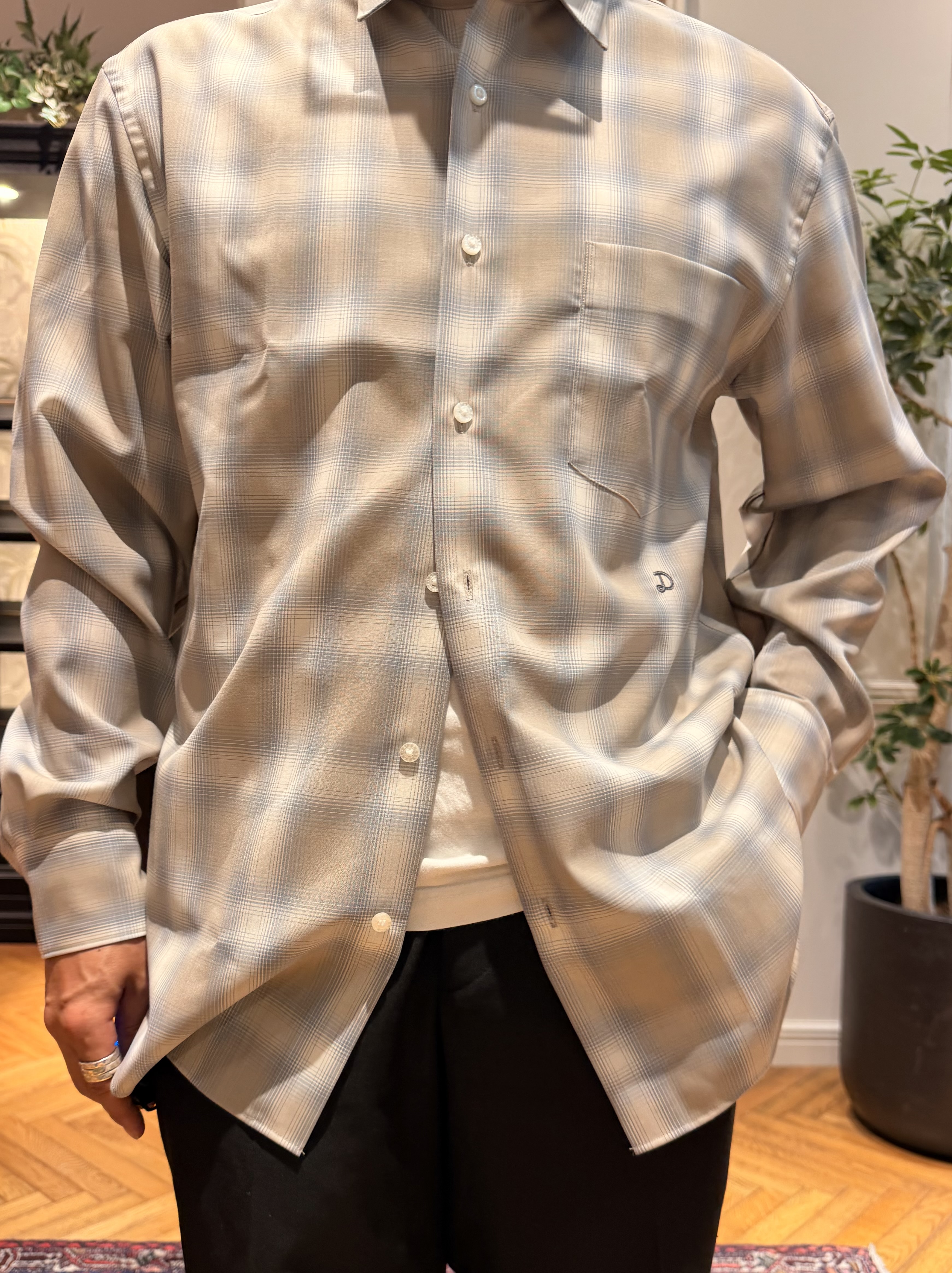 鶴田大士さんの「DRESSTERIOR｜【日本製】オンブレーチェックシャツ」を使ったコーディネート