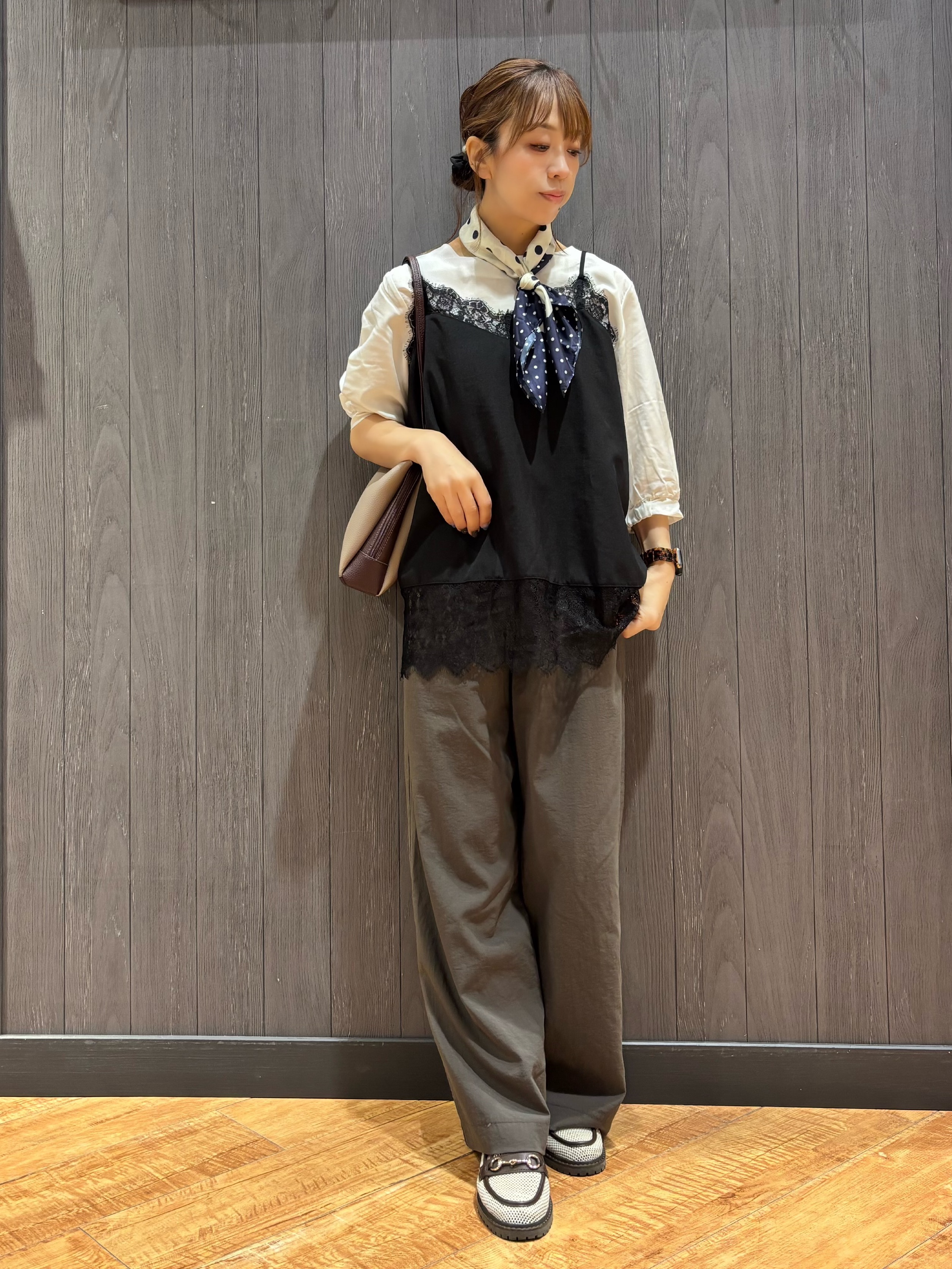 meiさんの「SHOO･LA･RUE｜【洗濯機可/S-LL】体型カバーしながらこなれ見え レース付きキャミソール」を使ったコーディネート