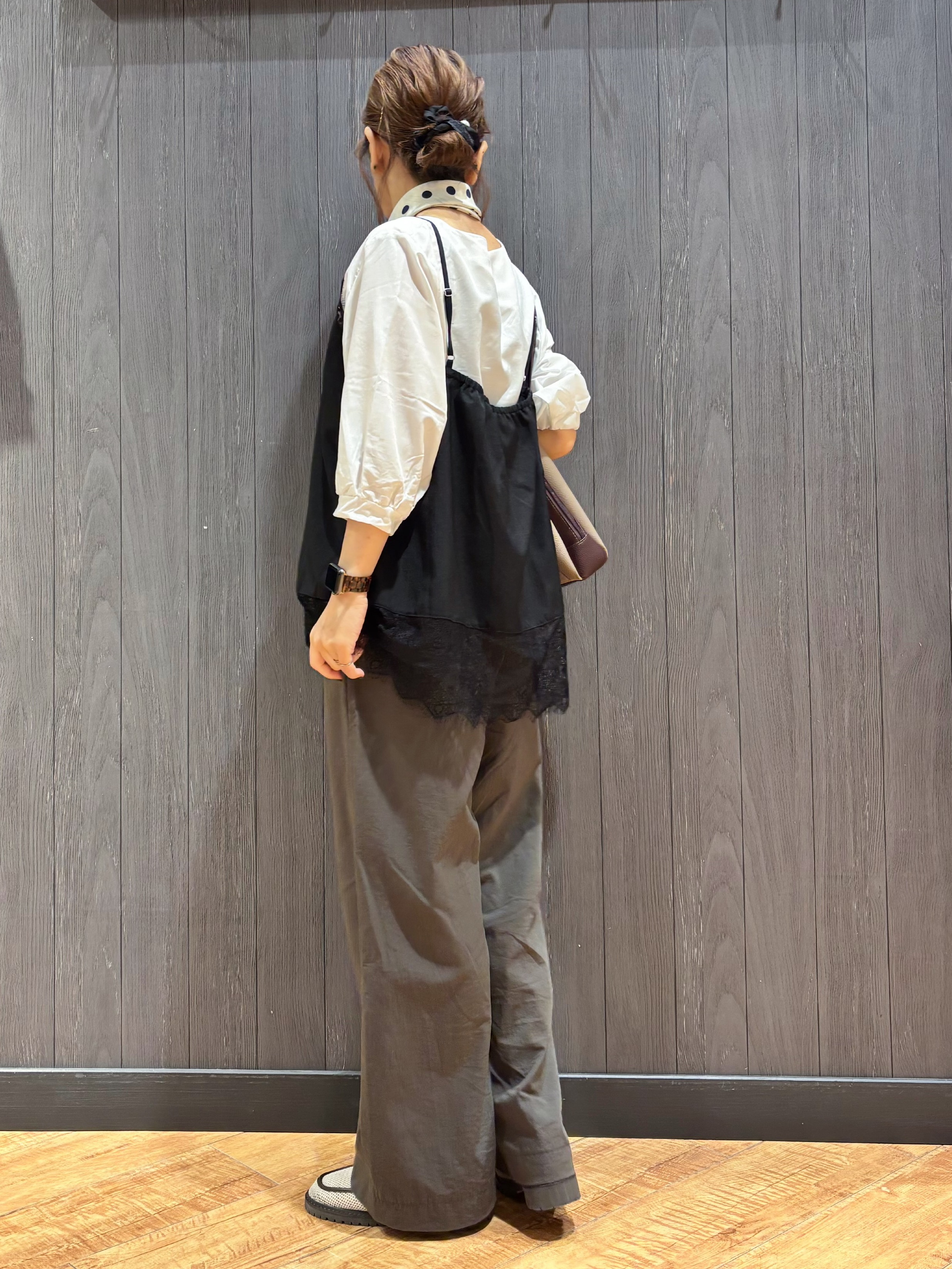 meiさんの「SHOO･LA･RUE｜【洗濯機可/S-LL】体型カバーしながらこなれ見え レース付きキャミソール」を使ったコーディネート