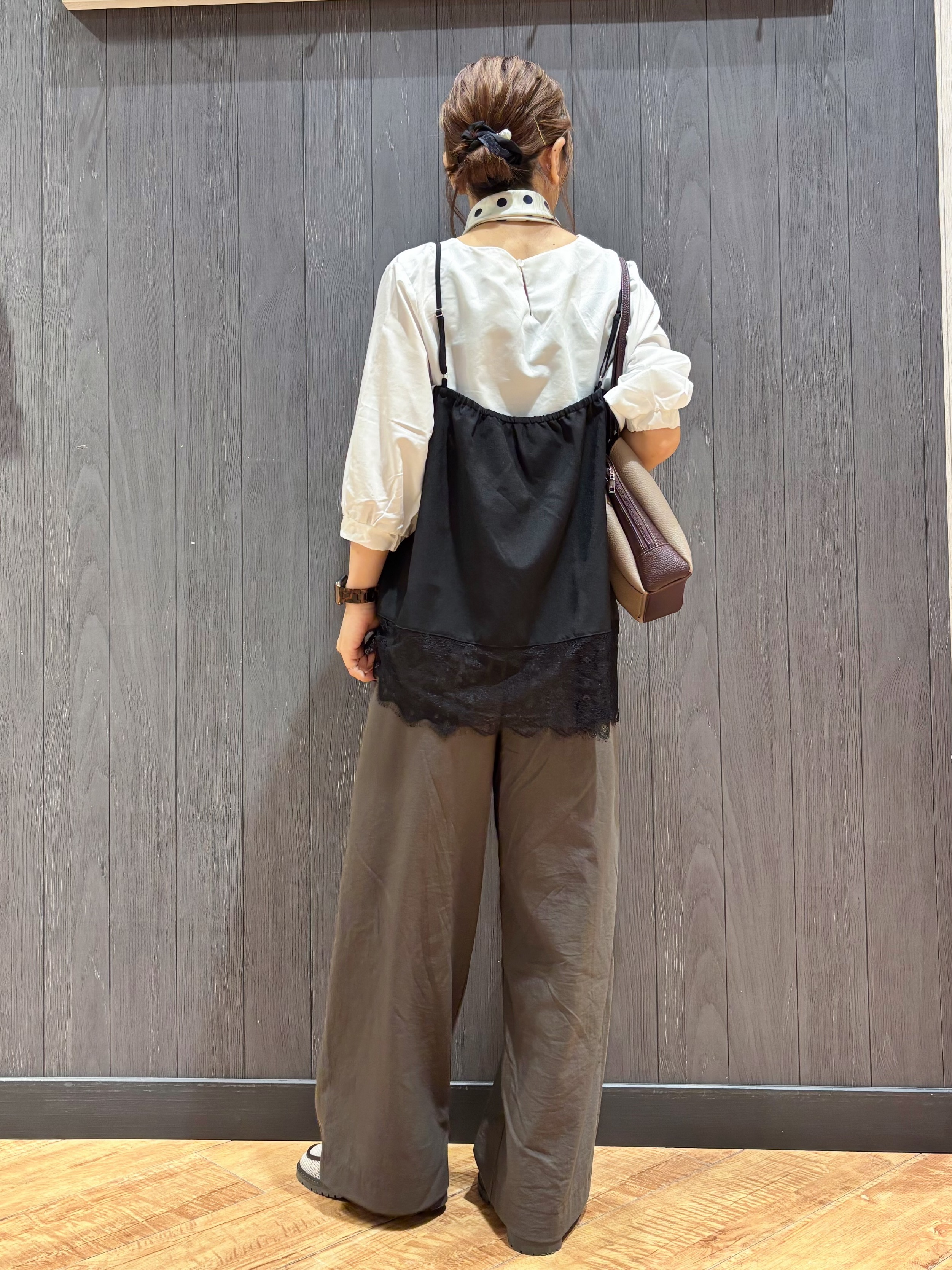 meiさんの「SHOO･LA･RUE｜【洗濯機可/S-LL】体型カバーしながらこなれ見え レース付きキャミソール」を使ったコーディネート