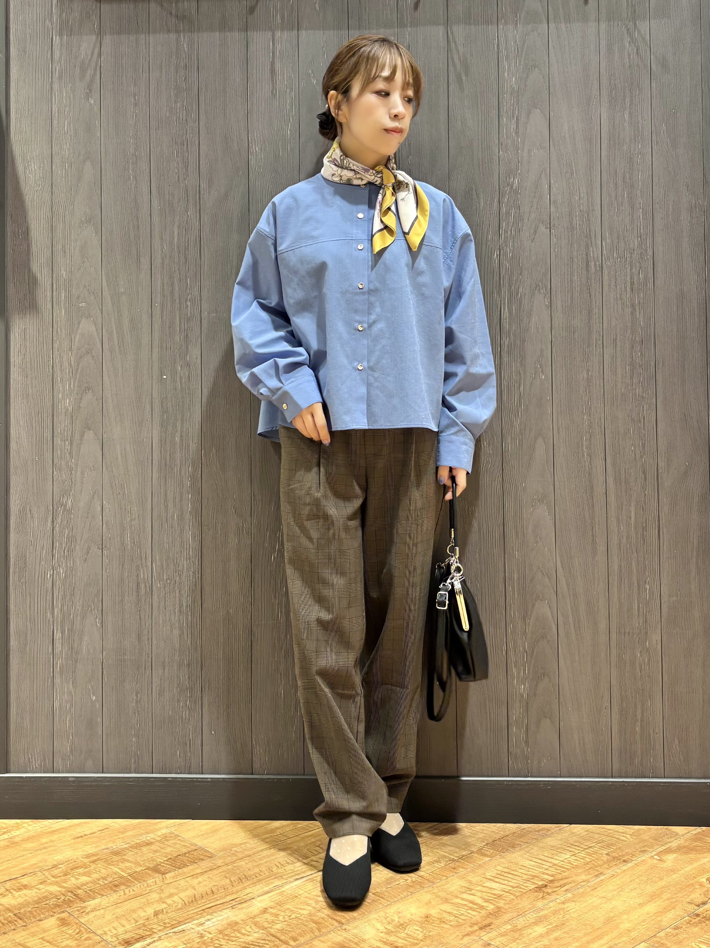 meiさんの「SHOO･LA･RUE｜【通気性〇/S-LL/洗濯機可】さらりと心地よい。ノーカラーシャツ」を使ったコーディネート
