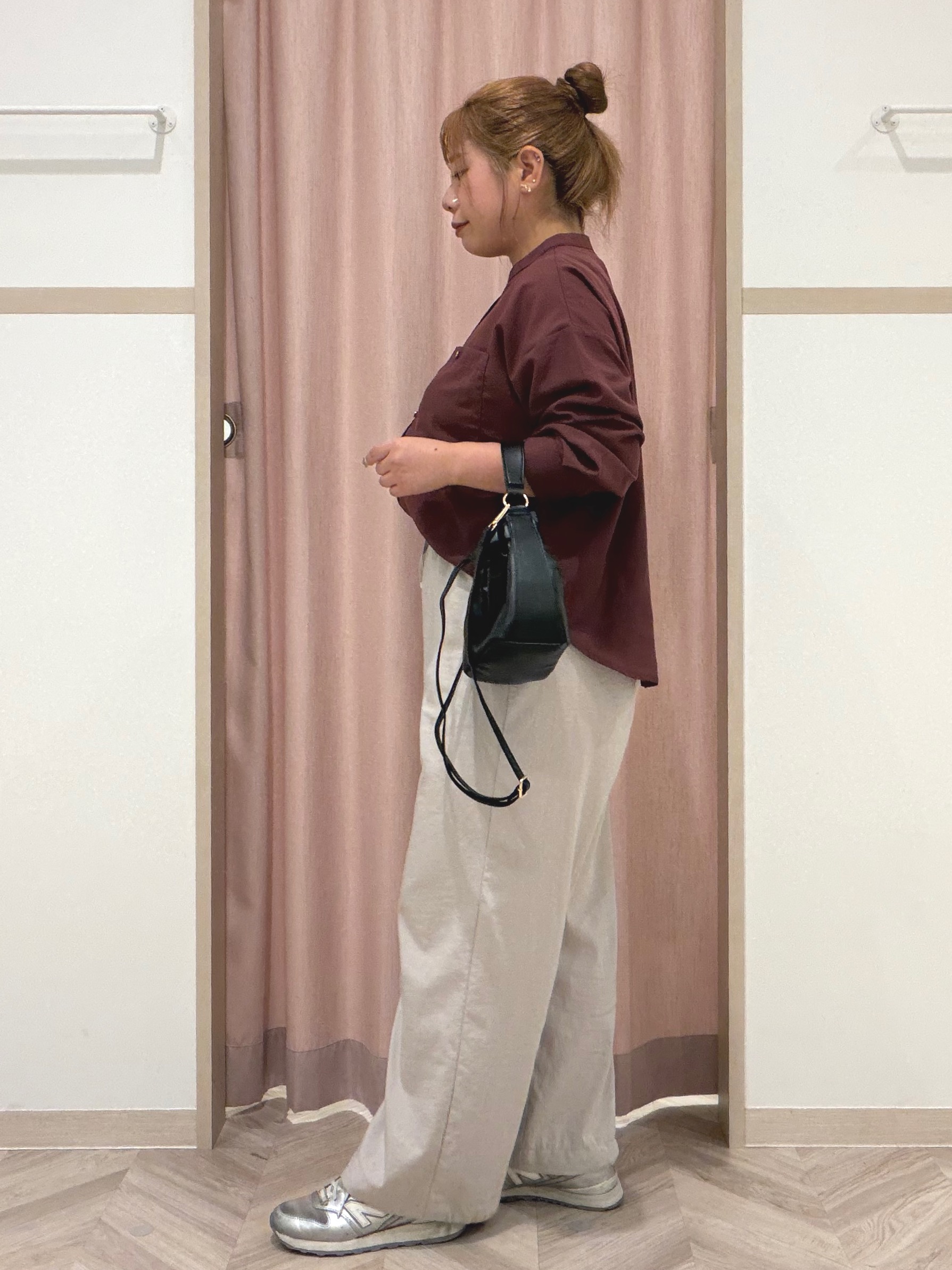 まちゃんなちゃんさんの「SHOO･LA･RUE｜【洗濯後しわになりにくい/S-LL】キーネック金ボタンポケットシャツ」を使ったコーディネート
