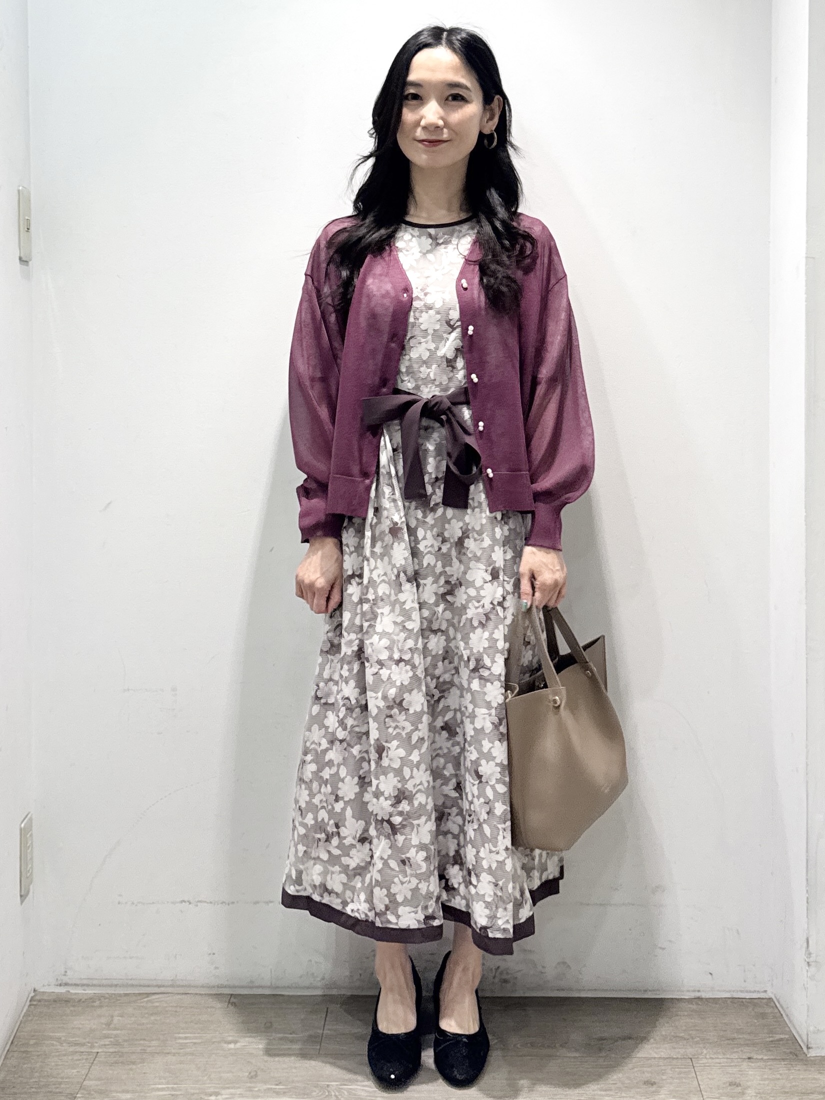 yuicciさんの「OPAQUE.CLIP｜【上品な透け感】ダブルパール調釦 愛されシアーカーディガン」を使ったコーディネート
