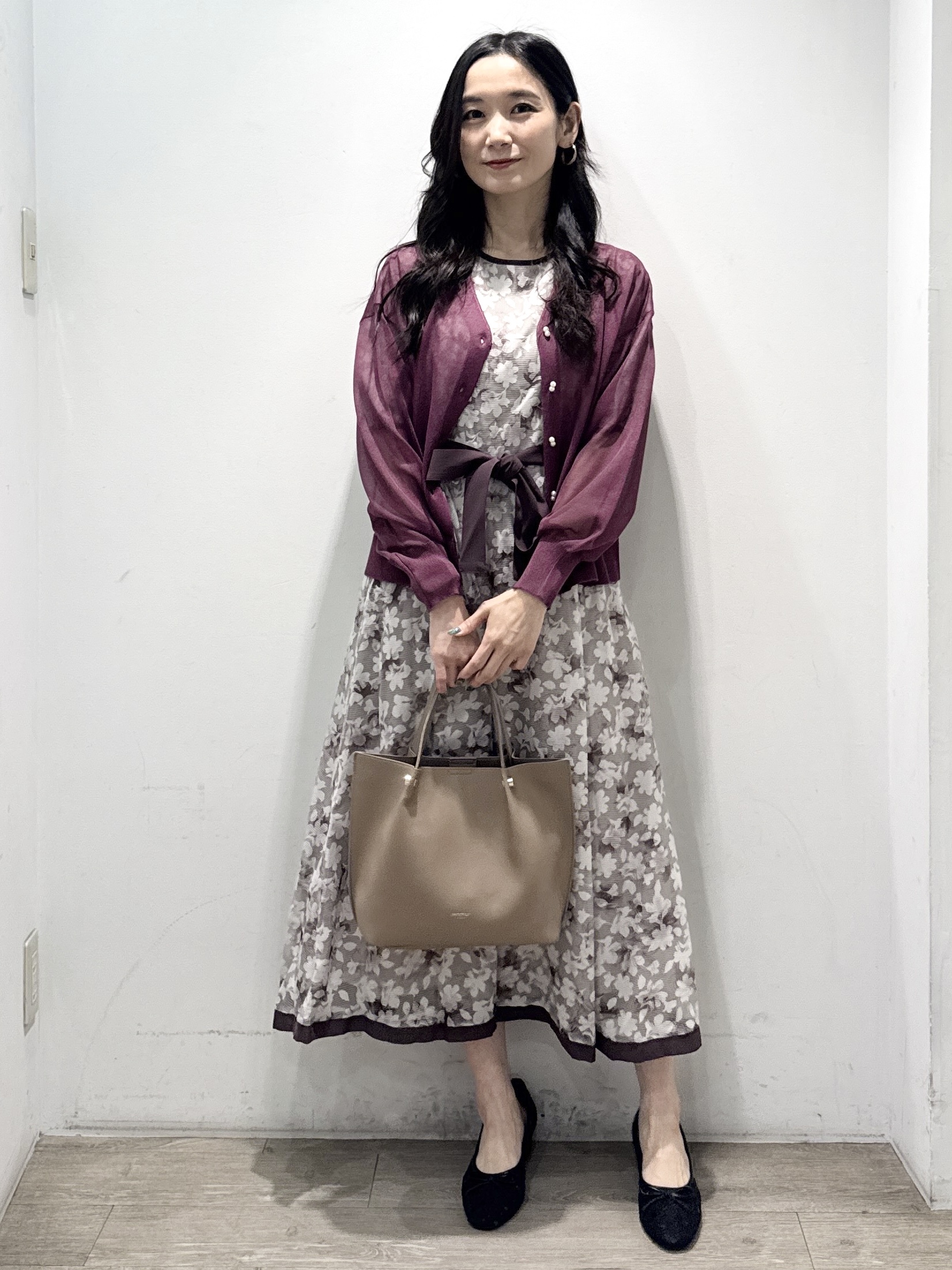 yuicciさんの「OPAQUE.CLIP｜【上品な透け感】ダブルパール調釦 愛されシアーカーディガン」を使ったコーディネート