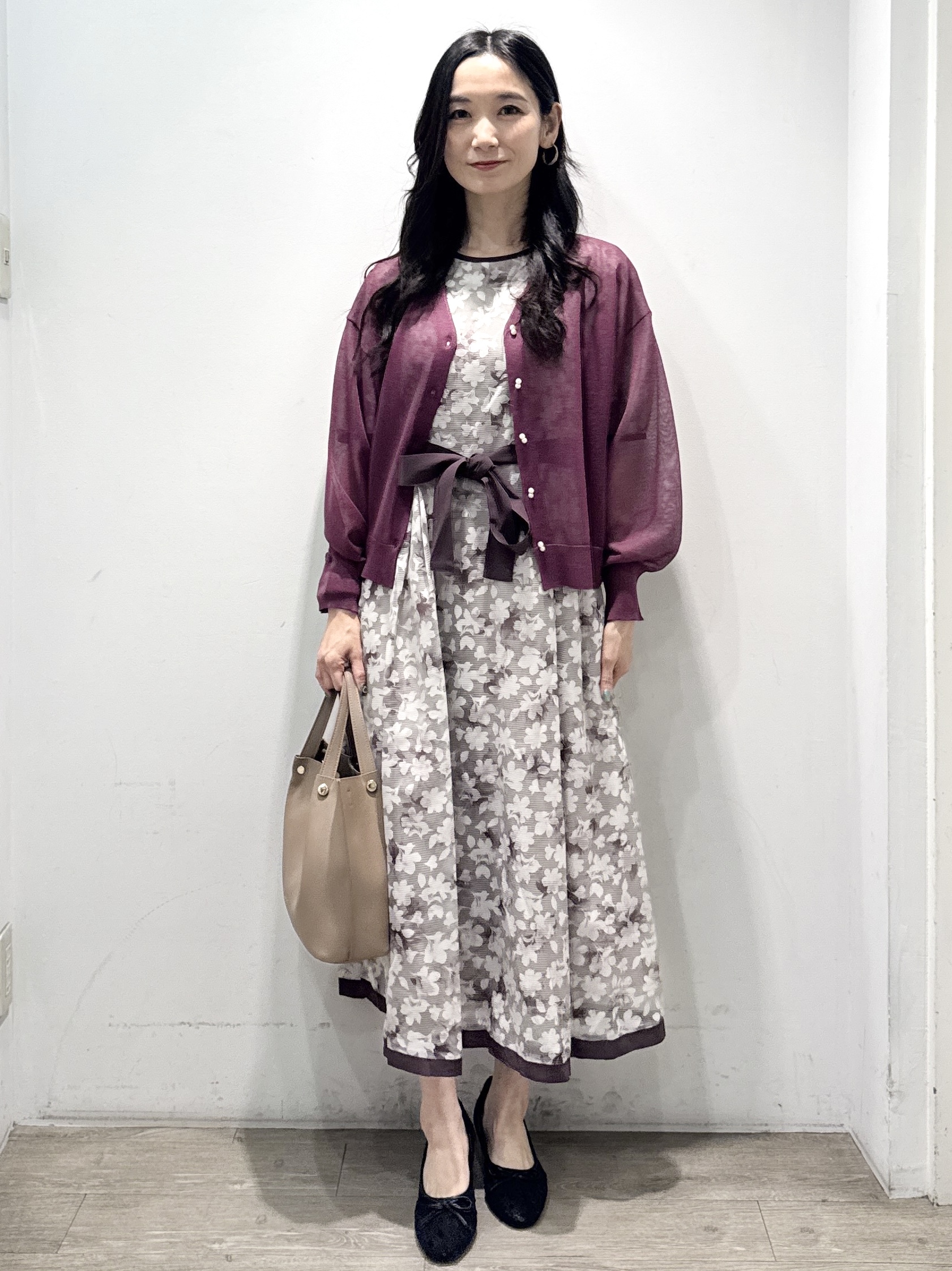 yuicciさんの「OPAQUE.CLIP｜【上品な透け感】ダブルパール調釦 愛されシアーカーディガン」を使ったコーディネート