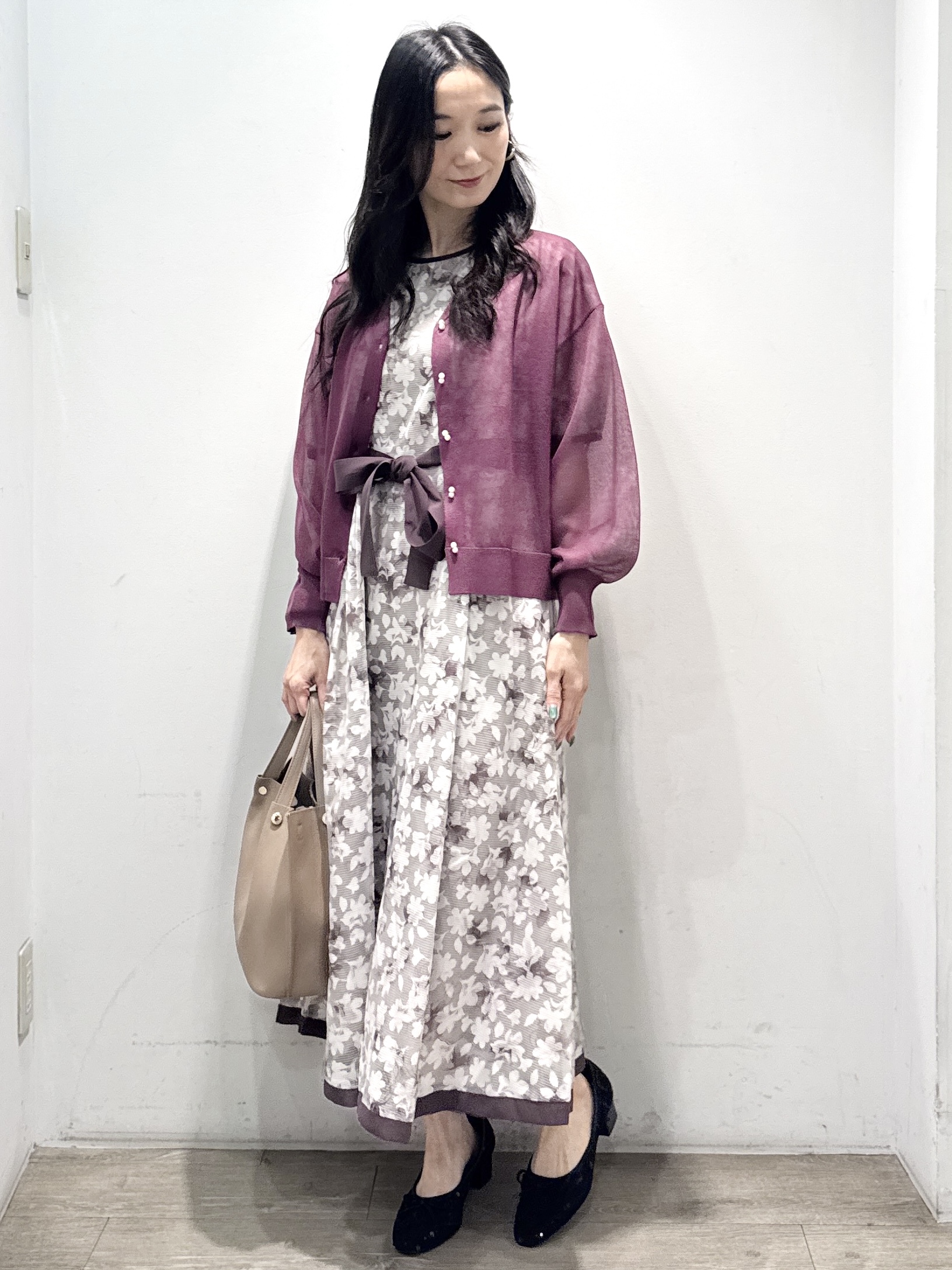 yuicciさんの「OPAQUE.CLIP｜【上品な透け感】ダブルパール調釦 愛されシアーカーディガン」を使ったコーディネート