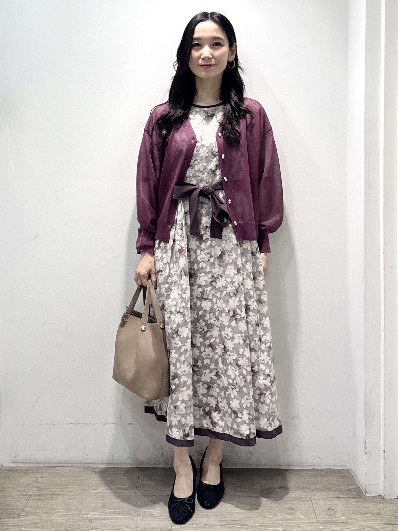 yuicciさんの「OPAQUE.CLIP｜【上品な透け感】ダブルパール調釦 愛されシアーカーディガン」を使ったコーディネート
