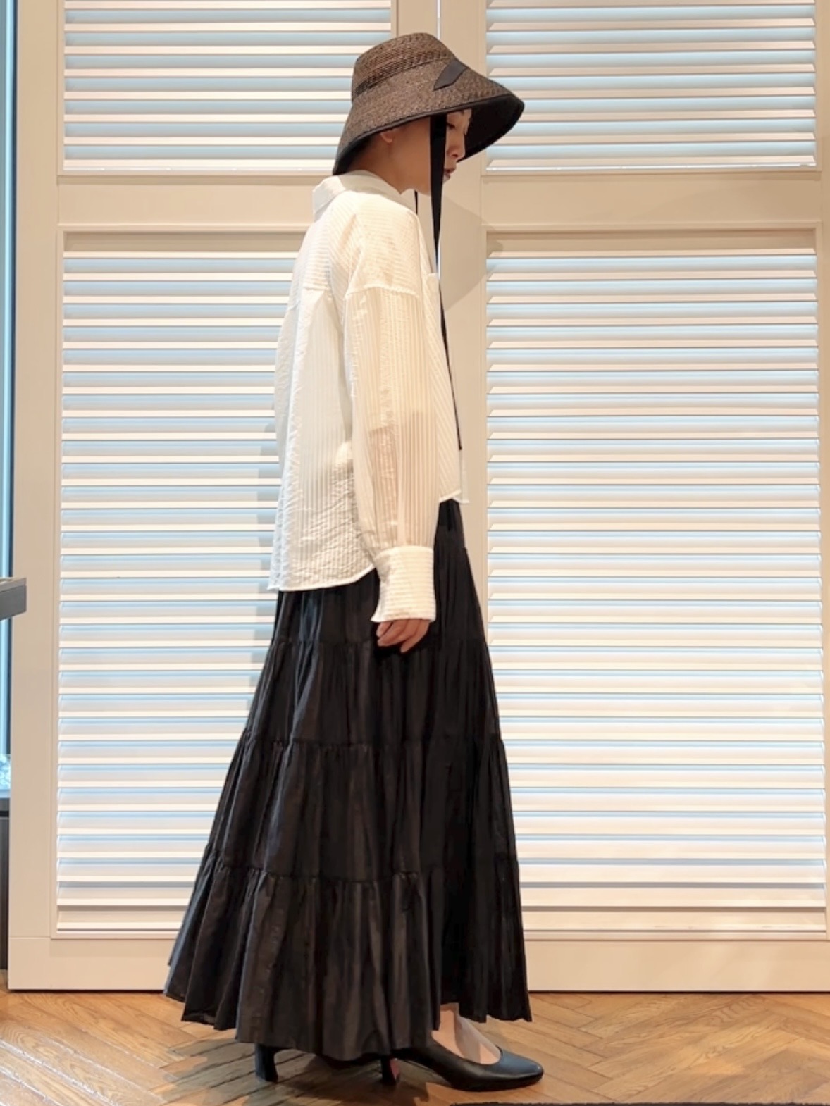 OCHIAIさんの「DRESSTERIOR｜シアーストライプクロップドシャツ」を使ったコーディネート