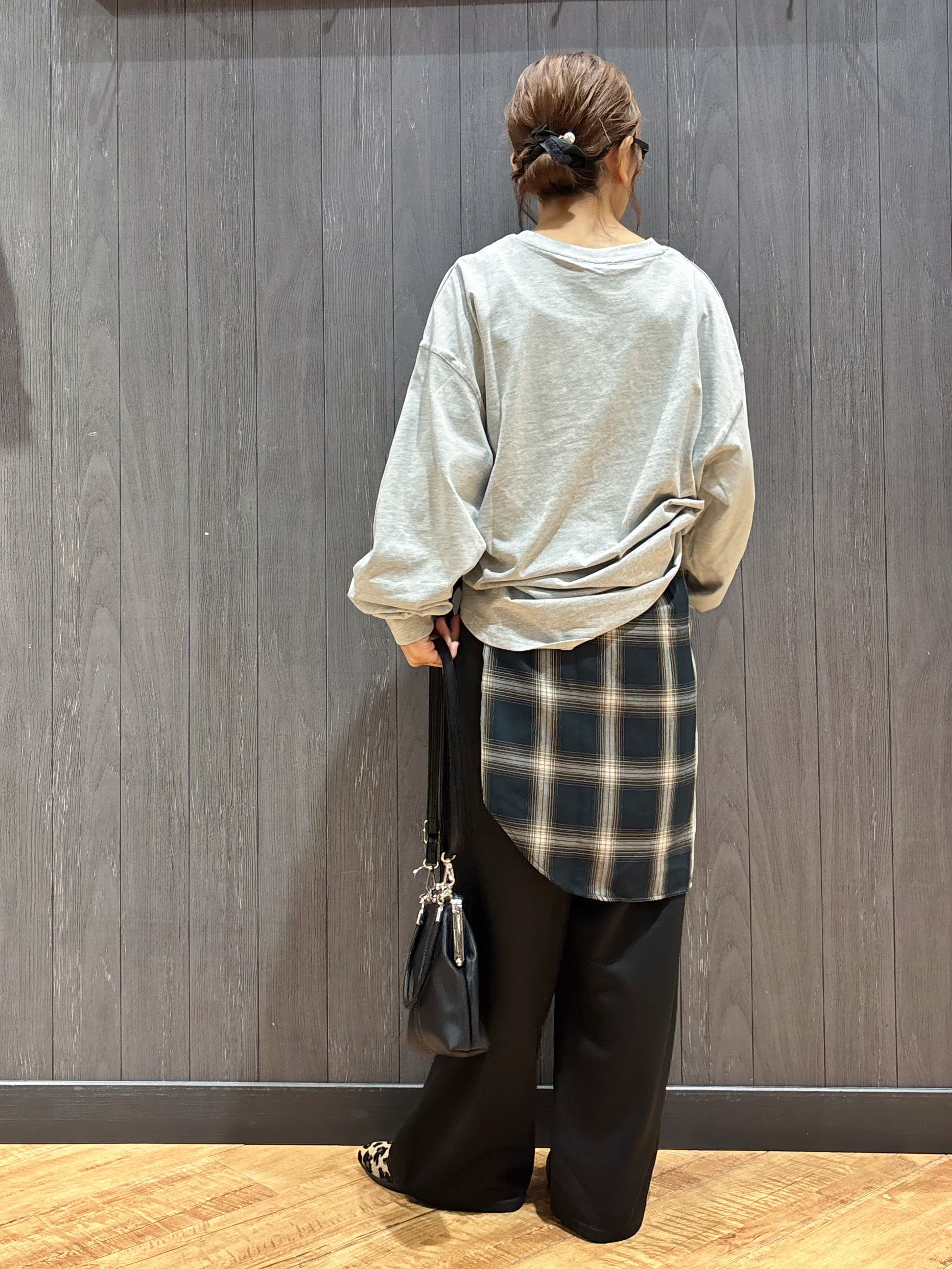 meiさんの「SHOO･LA･RUE｜【洗濯後しわになりにくい/S-LL】選べる6パターン 羽織としても活躍する ベーシックシャツ」を使ったコーディネート