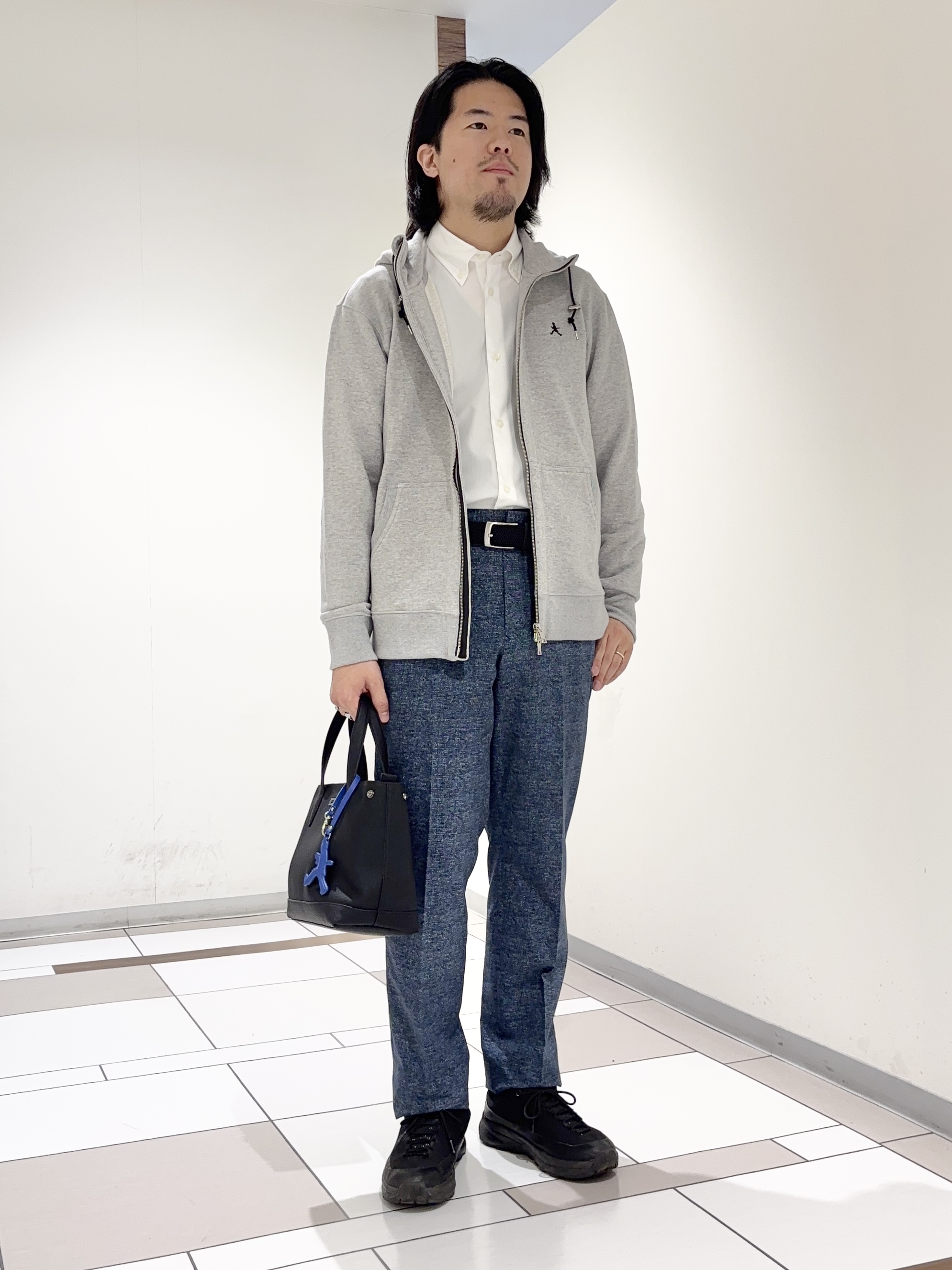 及川さんの「TAKEO KIKUCHI｜【BOWLER HAT LABEL】ジップアップ スウェットパーカー」を使ったコーディネート