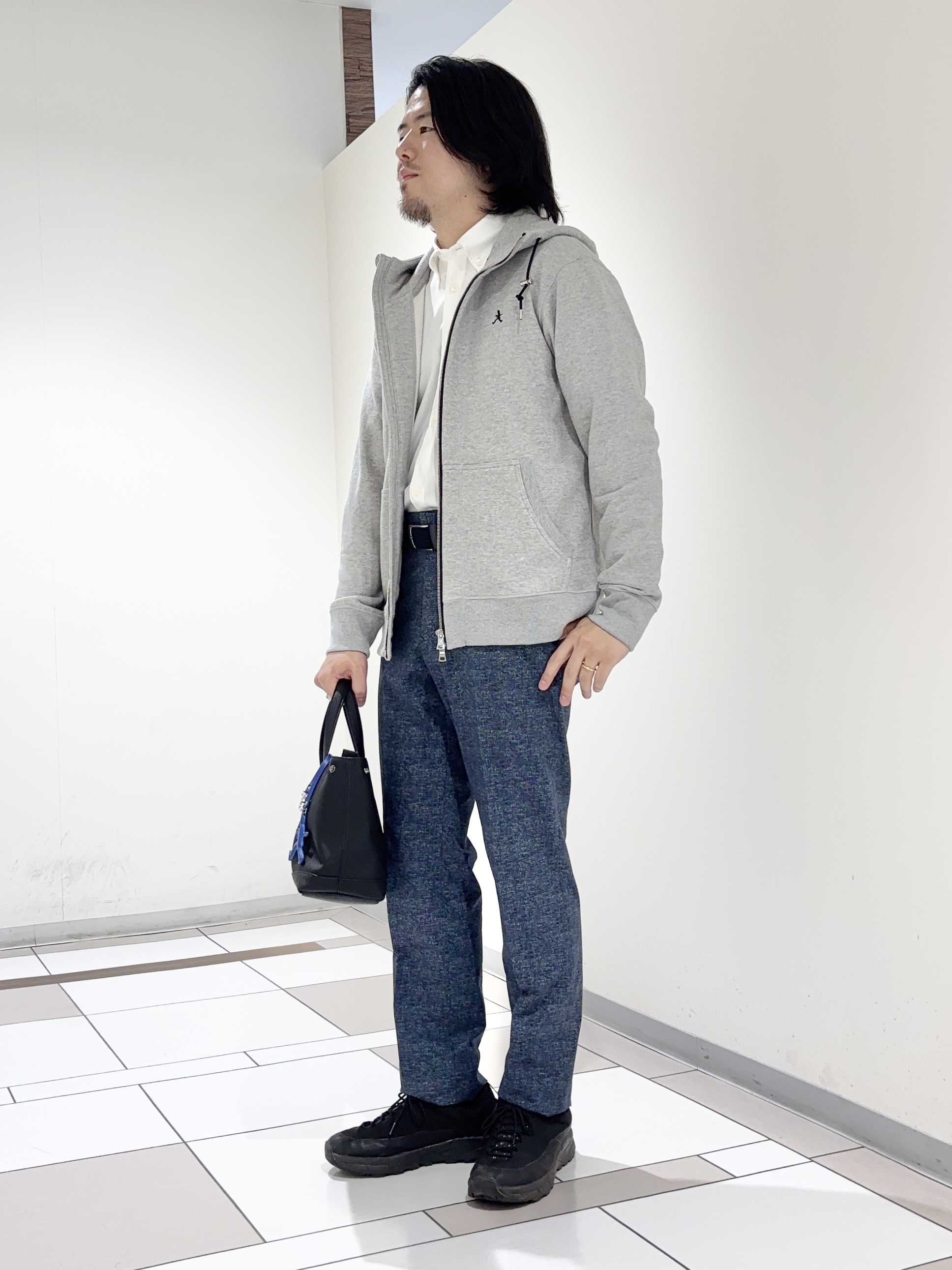 及川さんの「TAKEO KIKUCHI｜【BOWLER HAT LABEL】ジップアップ スウェットパーカー」を使ったコーディネート
