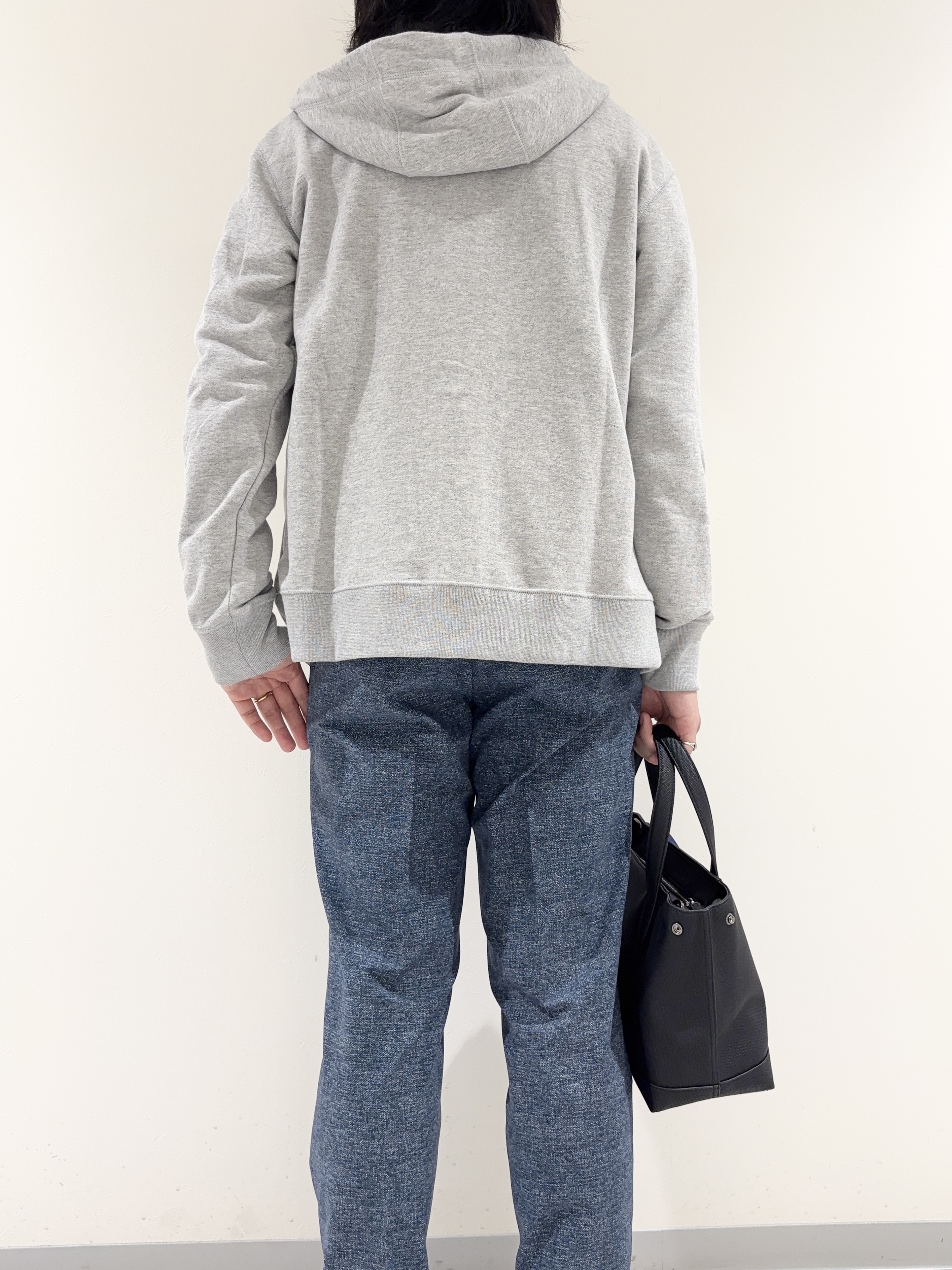 及川さんの「TAKEO KIKUCHI｜【BOWLER HAT LABEL】ジップアップ スウェットパーカー」を使ったコーディネート