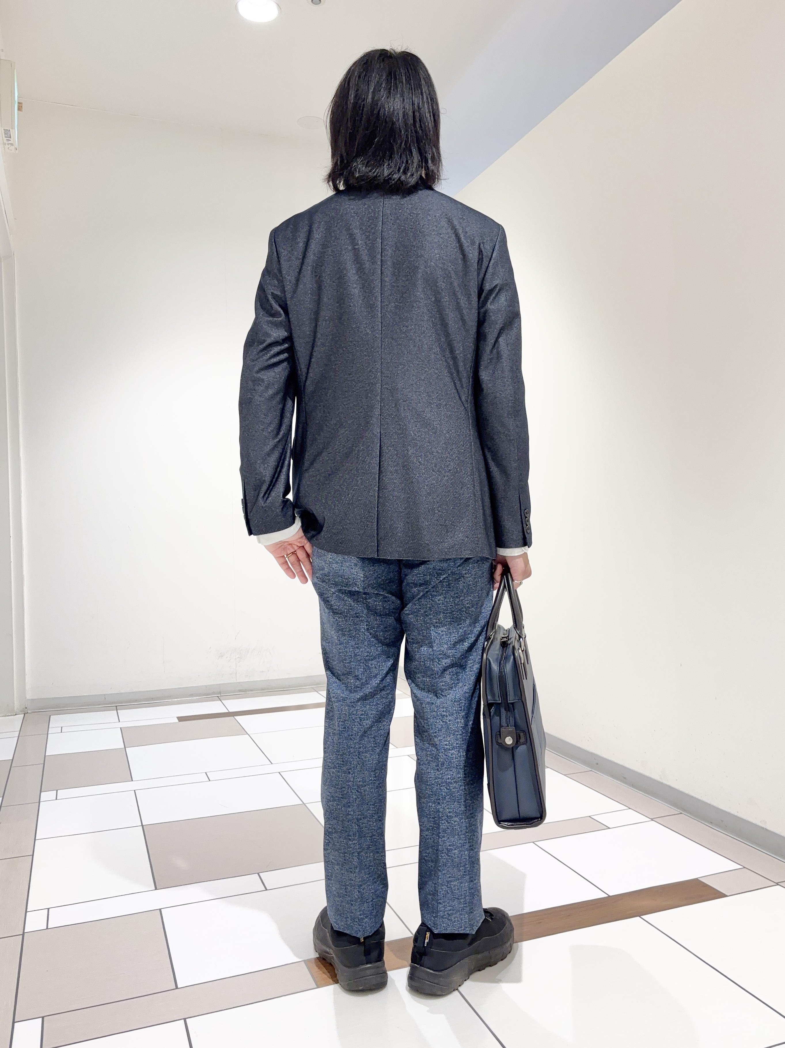 及川さんの「TAKEO KIKUCHI｜【360&deg;ストレッチ】デニムライクジャージ ジャケット」を使ったコーディネート