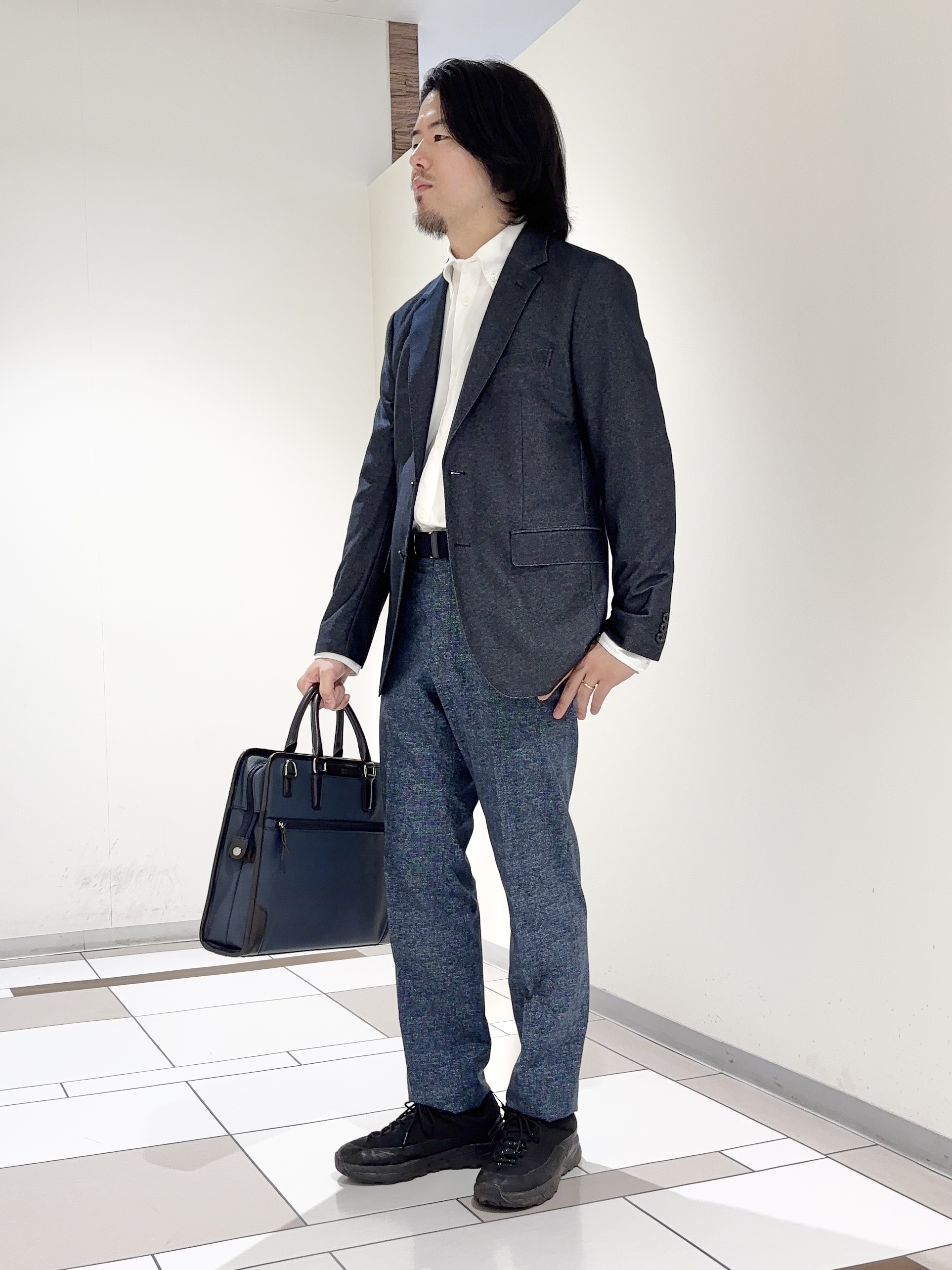 及川さんの「TAKEO KIKUCHI｜【360&deg;ストレッチ】デニムライクジャージ ジャケット」を使ったコーディネート