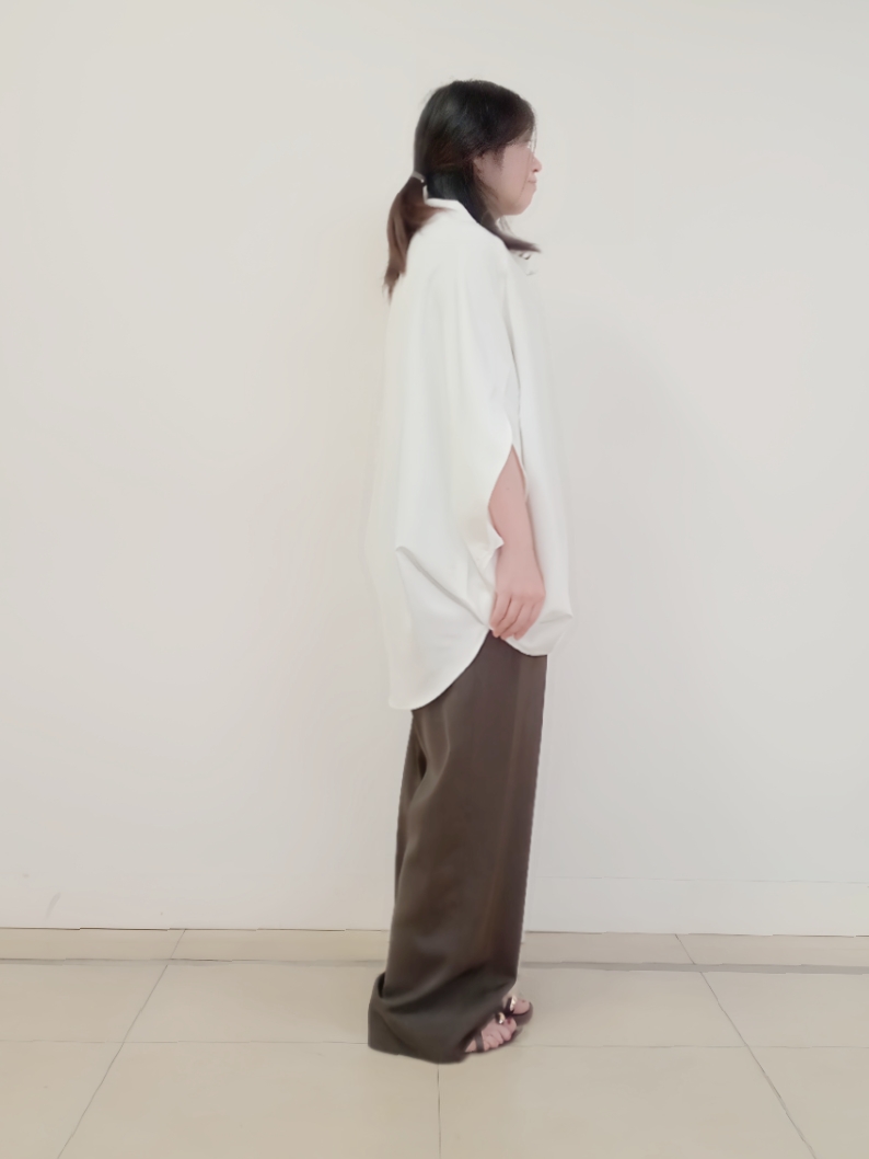 emiさんの「DRESSTERIOR｜サテンイージーパンツ」を使ったコーディネート