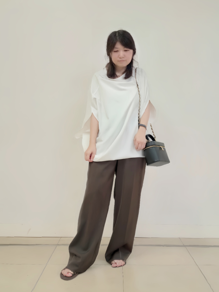 emiさんの「DRESSTERIOR｜サテンイージーパンツ」を使ったコーディネート