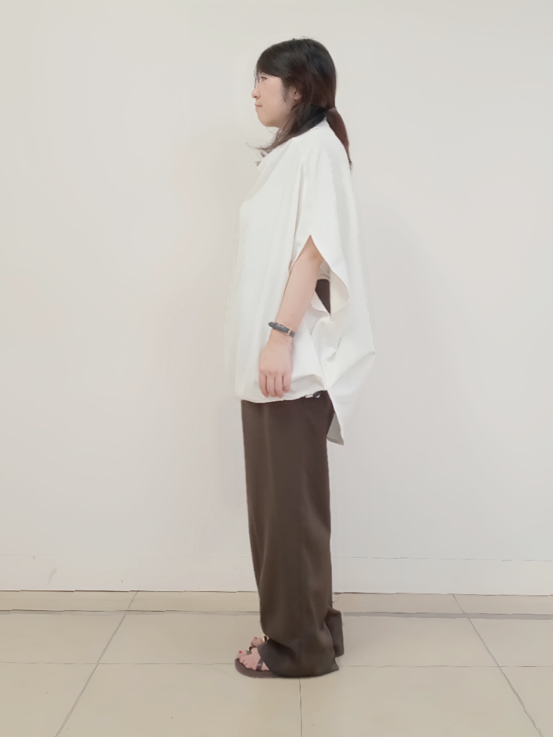 emiさんの「DRESSTERIOR｜サテンイージーパンツ」を使ったコーディネート