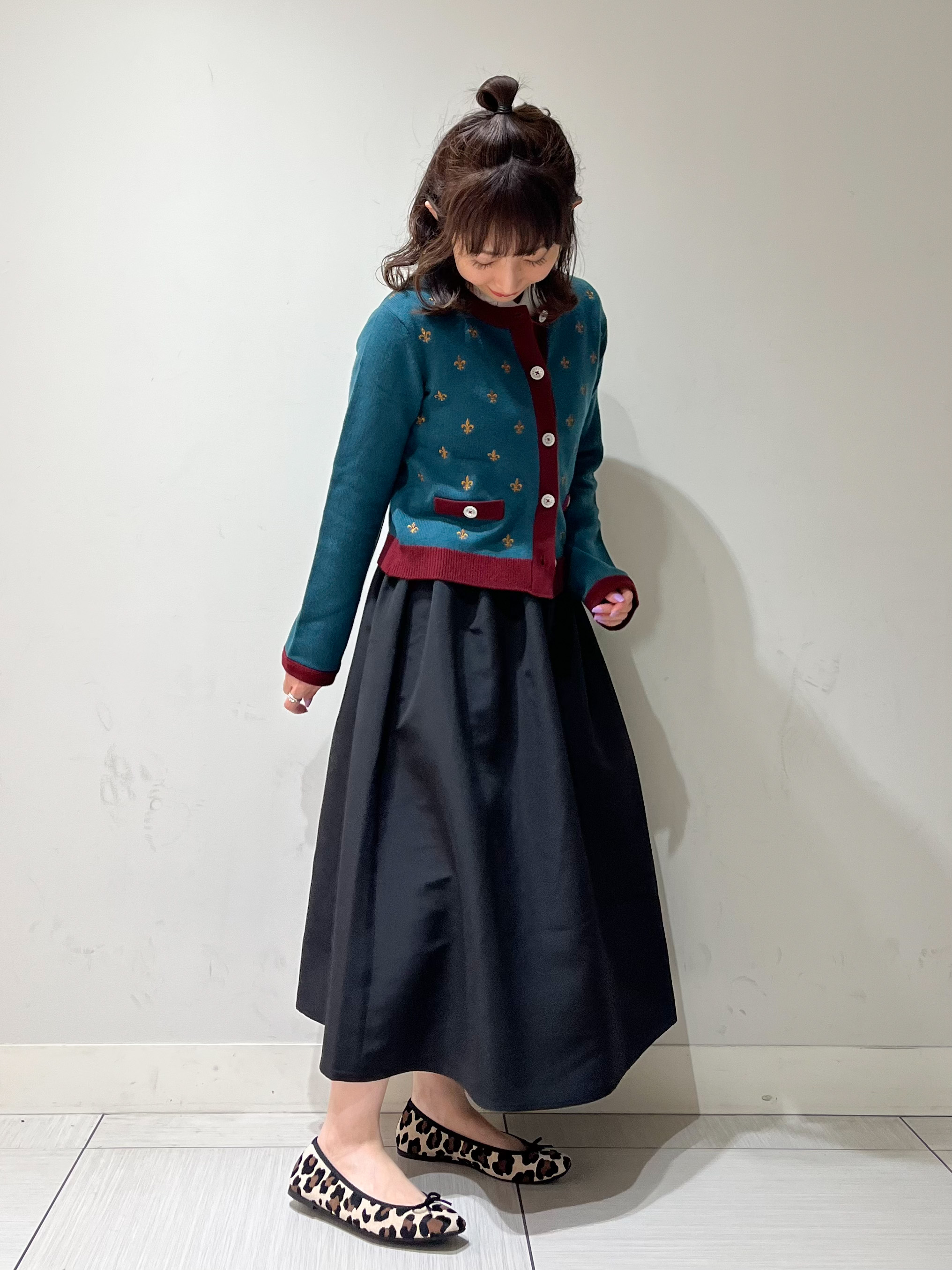 じゅんさんの「DRESSTERIOR｜リリークレストカーディガン」を使ったコーディネート