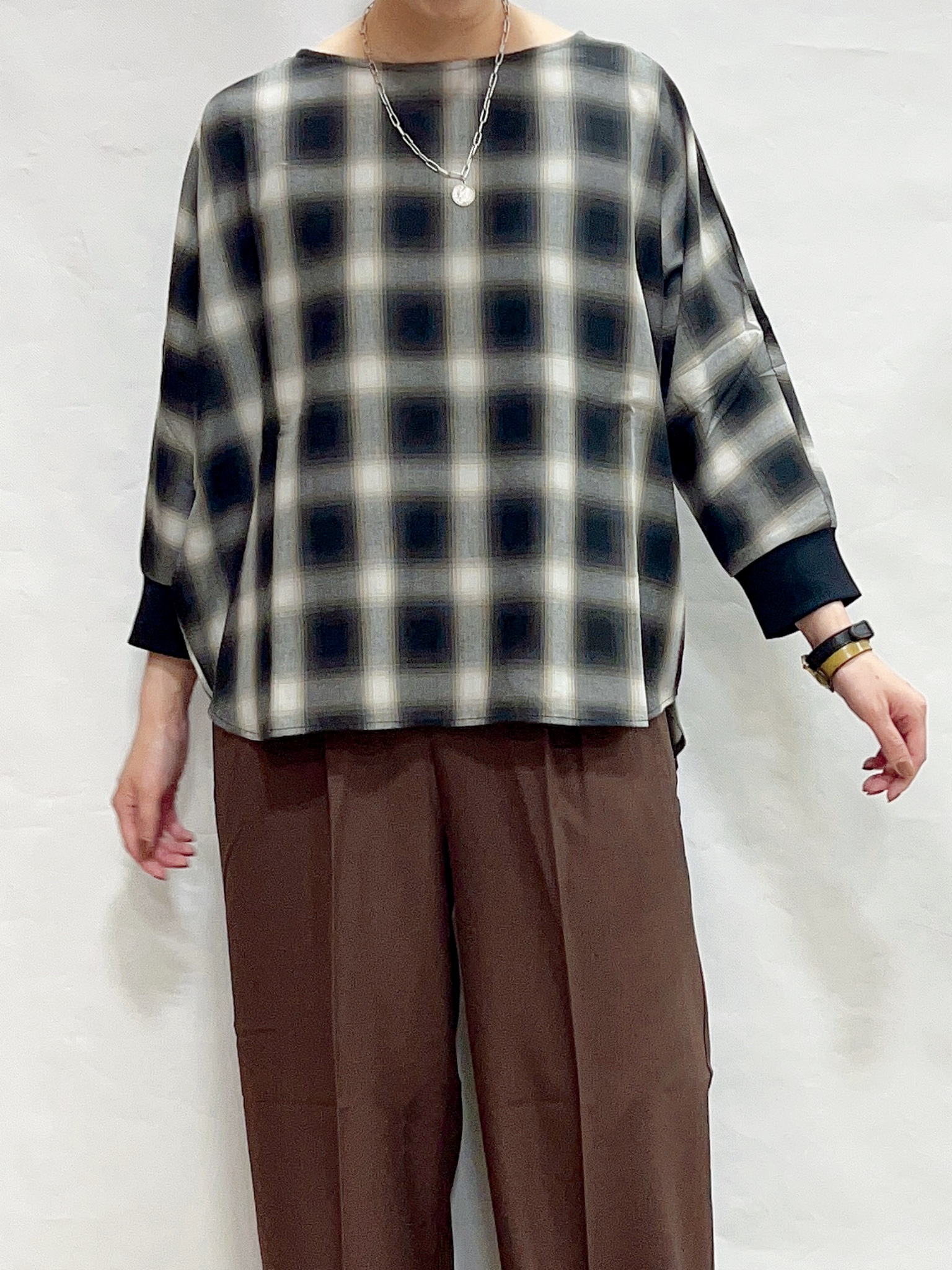 まっつんさんの「SHOO･LA･RUE｜【着丈選べる/洗濯後しわになりにくい】インせず着られる ドルマンブラウス」を使ったコーディネート