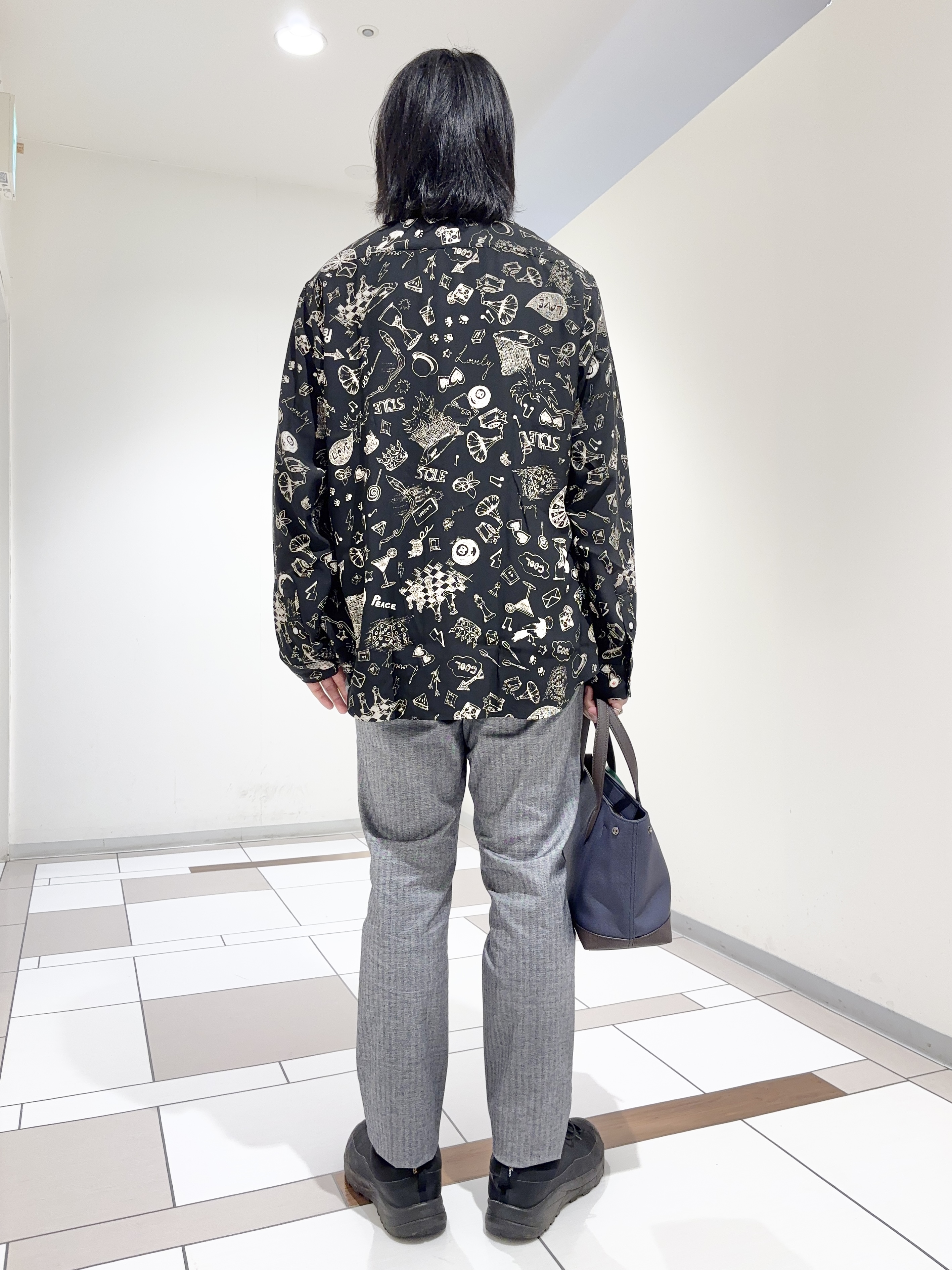 及川さんの「TAKEO KIKUCHI｜【BOWLER HAT LABEL】日本製PLAYプリントシャツ」を使ったコーディネート