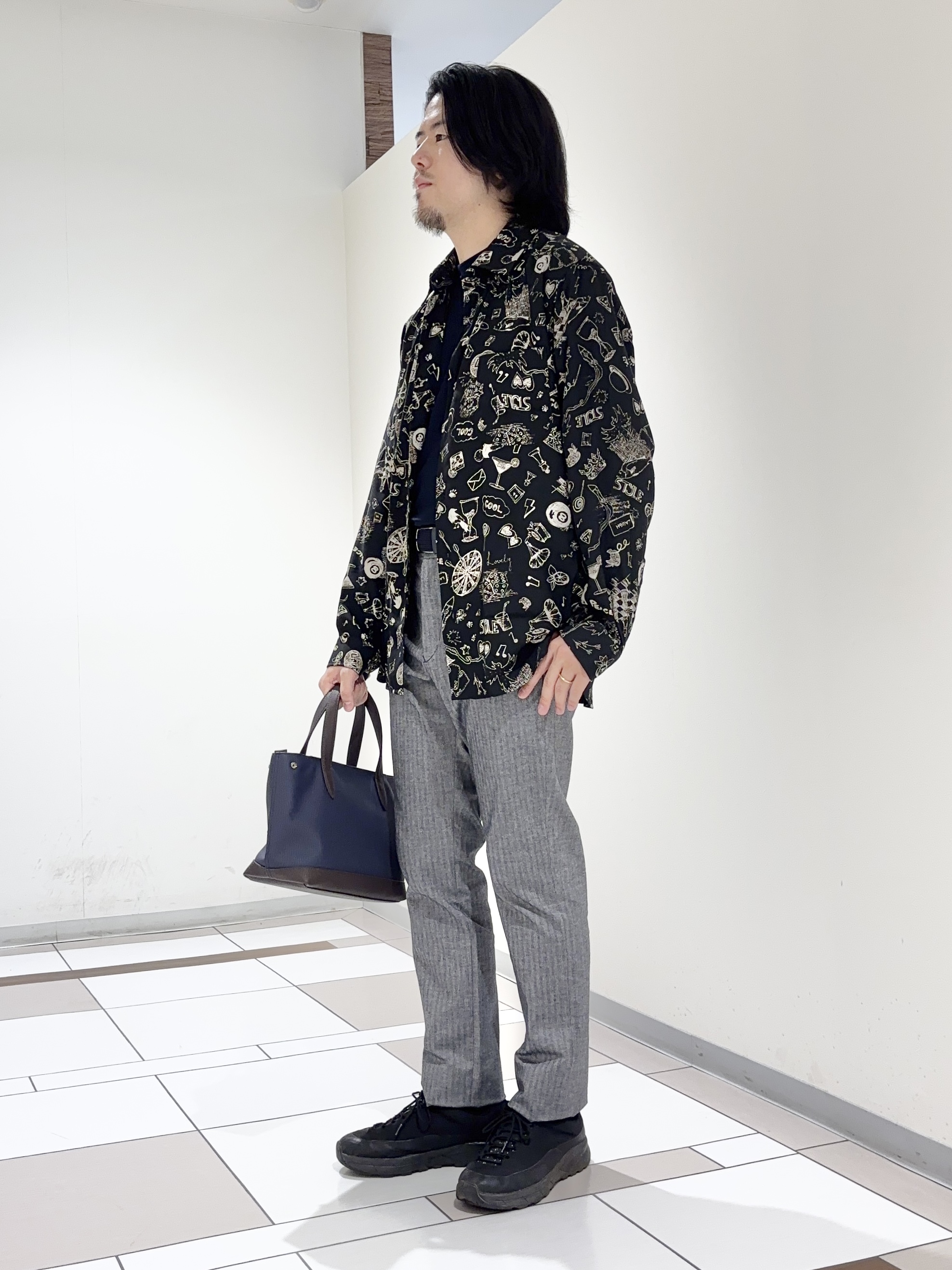 及川さんの「TAKEO KIKUCHI｜【BOWLER HAT LABEL】日本製PLAYプリントシャツ」を使ったコーディネート