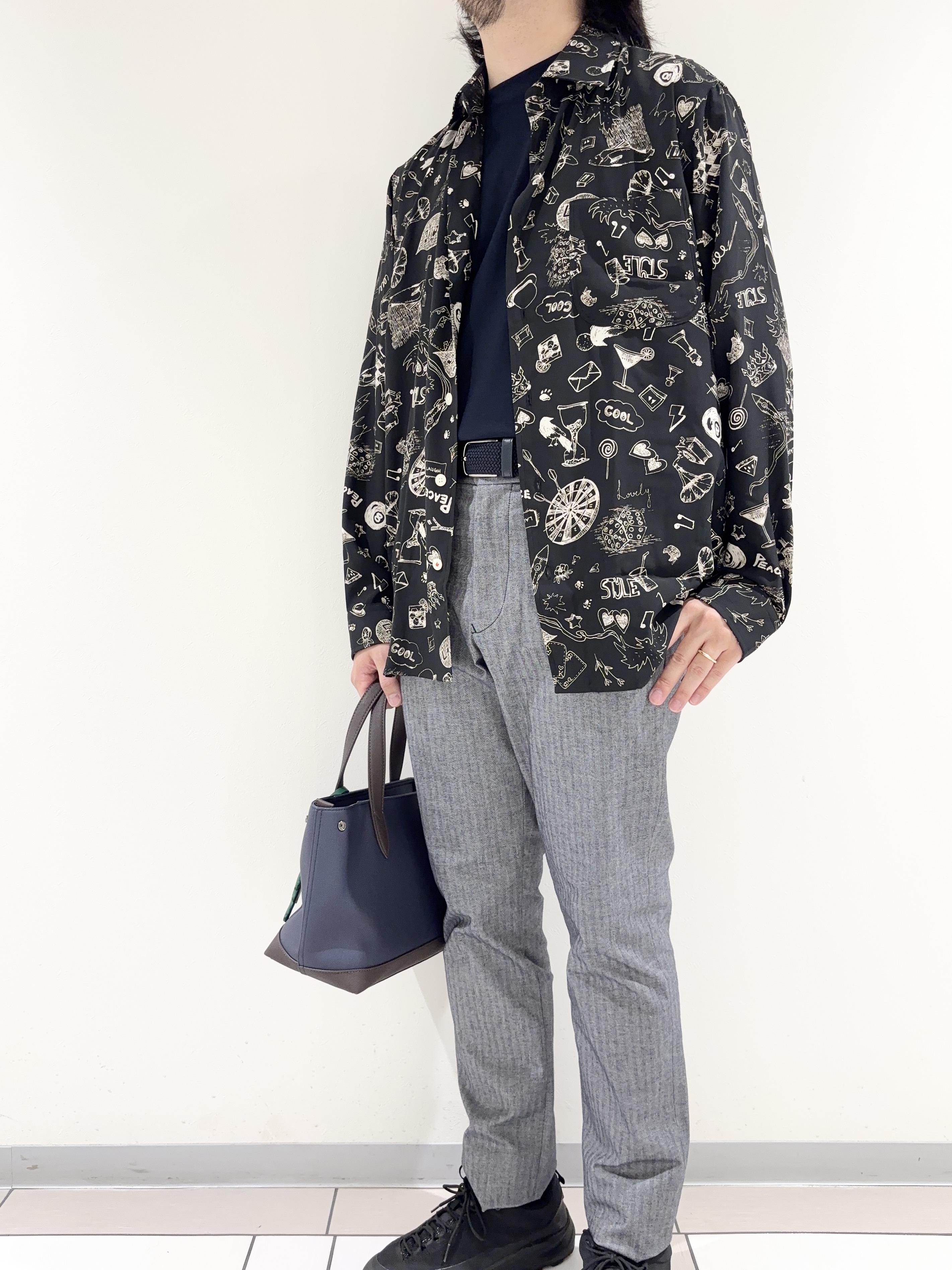 及川さんの「TAKEO KIKUCHI｜【BOWLER HAT LABEL】日本製PLAYプリントシャツ」を使ったコーディネート