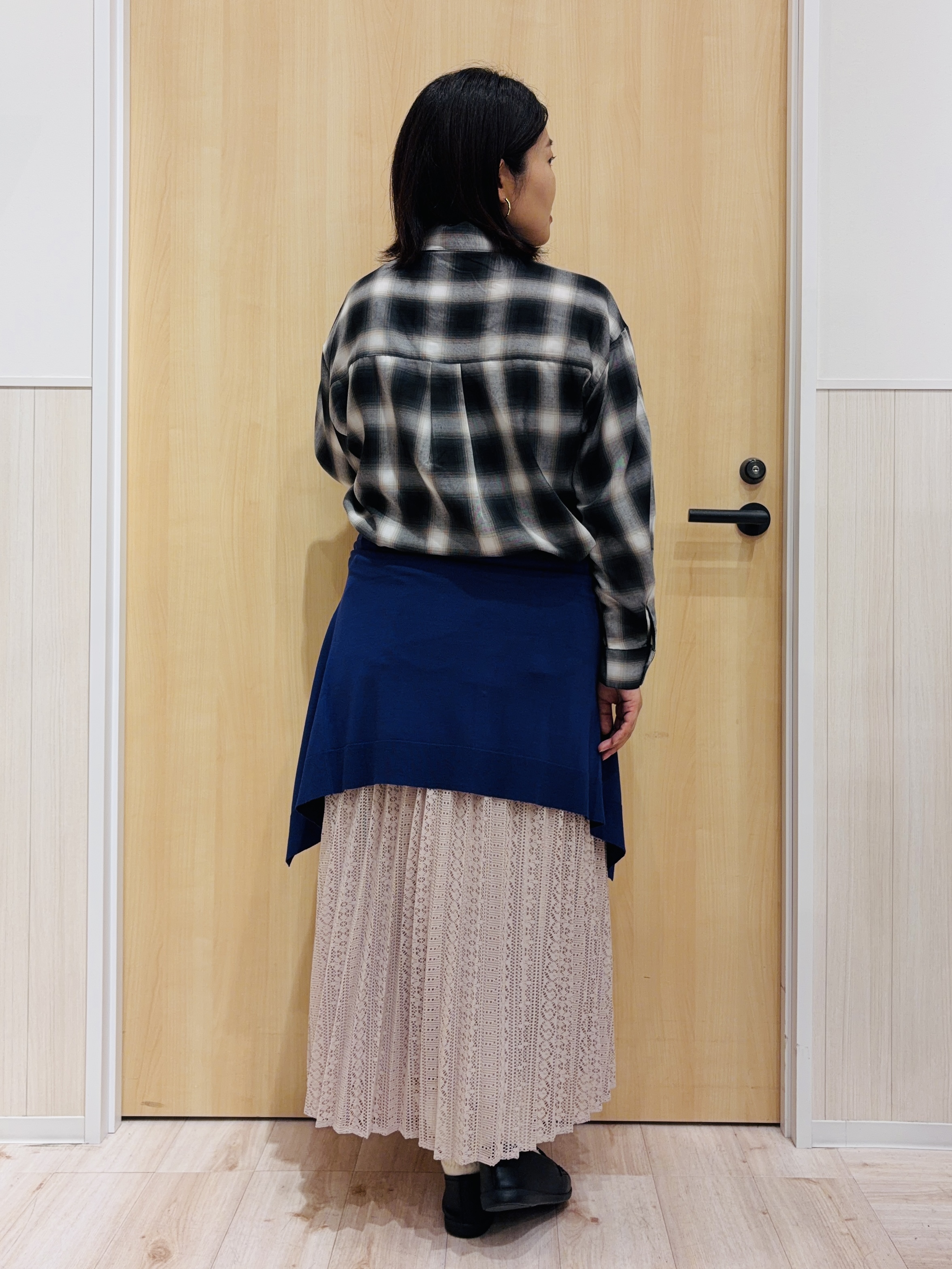 すーさんの「SHOO･LA･RUE｜【洗濯後しわになりにくい/S-LL】選べる6パターン 羽織としても活躍する ベーシックシャツ」を使ったコーディネート