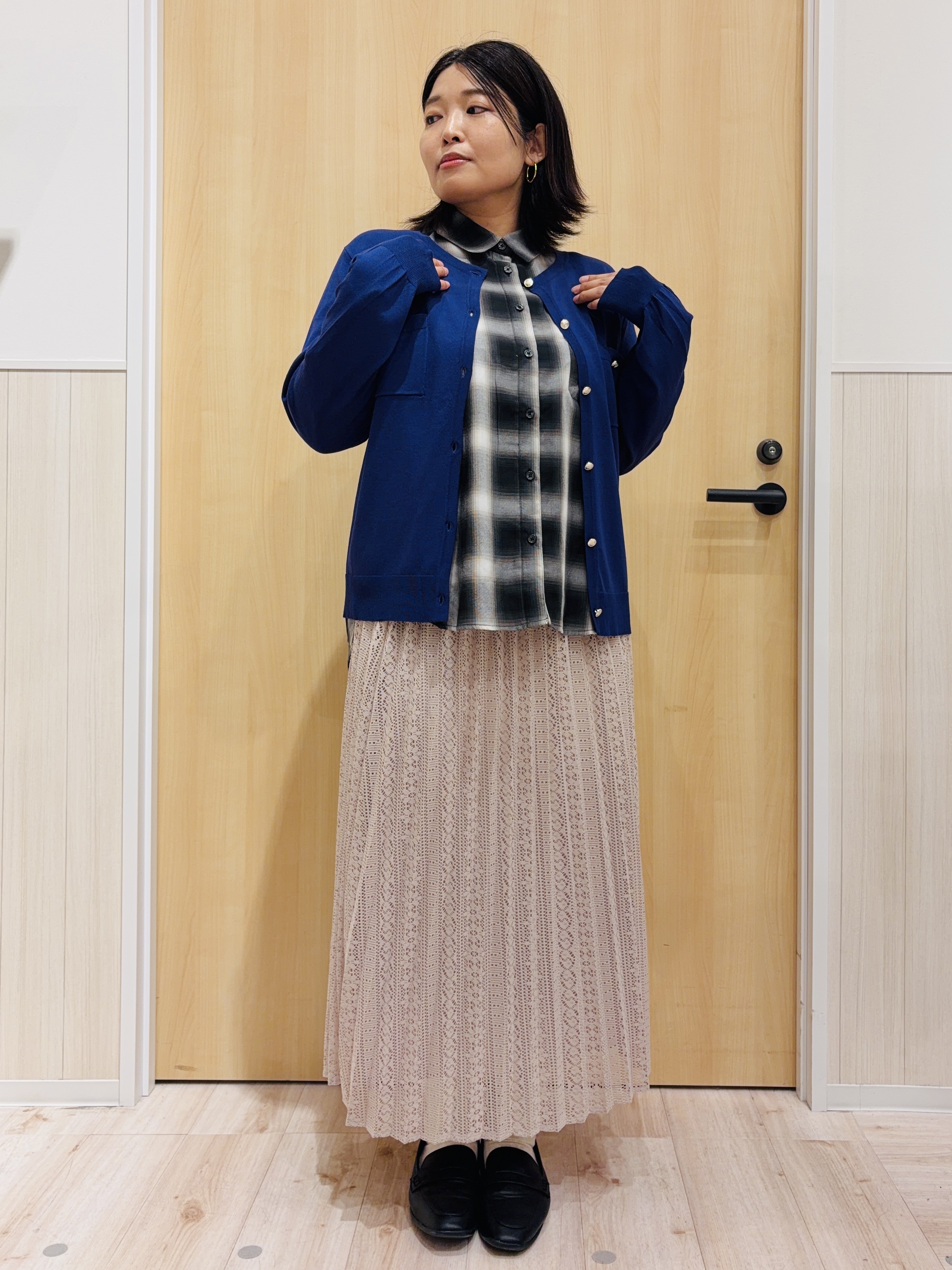すーさんの「SHOO･LA･RUE｜【洗濯後しわになりにくい/S-LL】選べる6パターン 羽織としても活躍する ベーシックシャツ」を使ったコーディネート