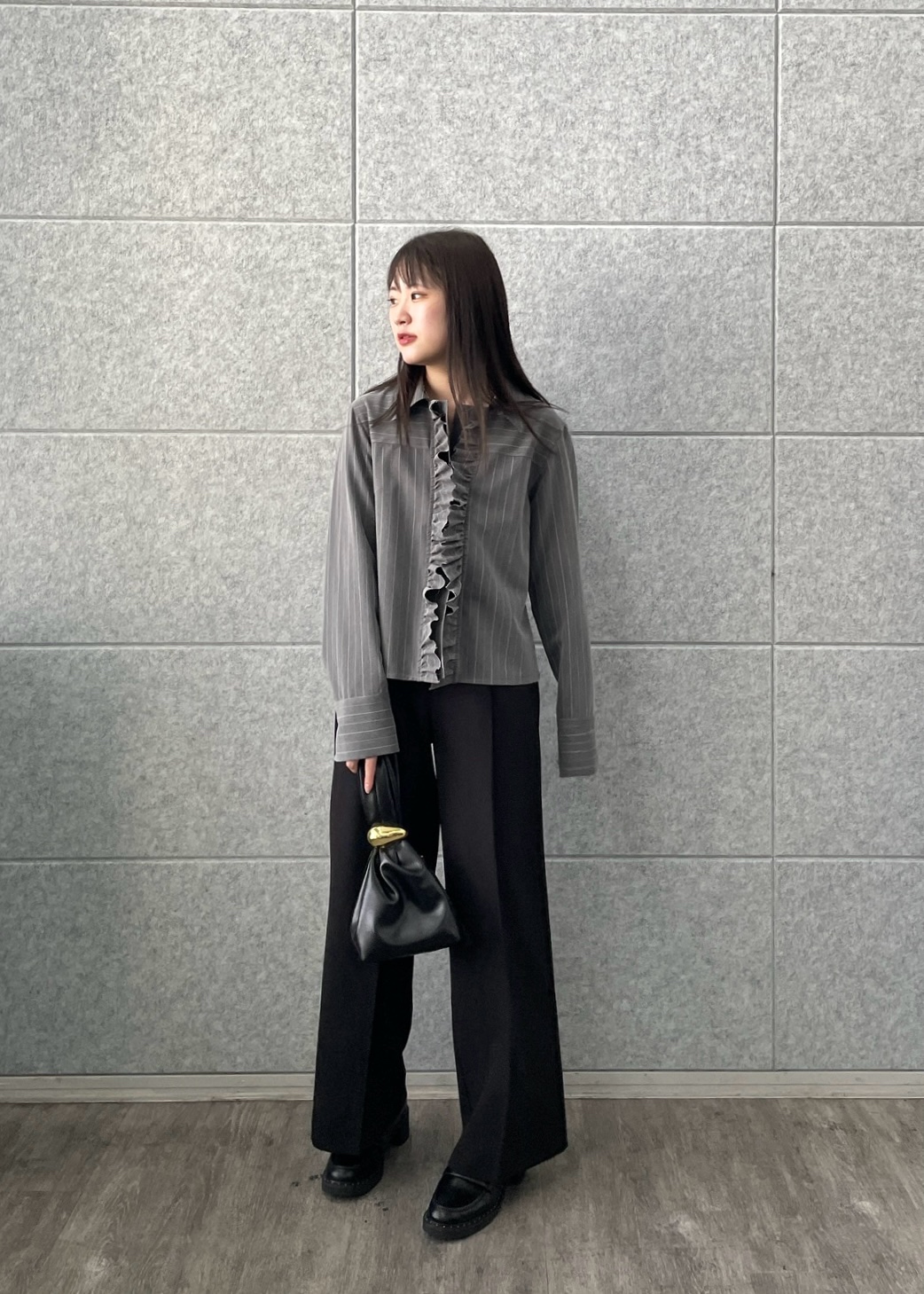 Renoさんの「INDIVI｜センターフリルストライプシャツ」を使ったコーディネート