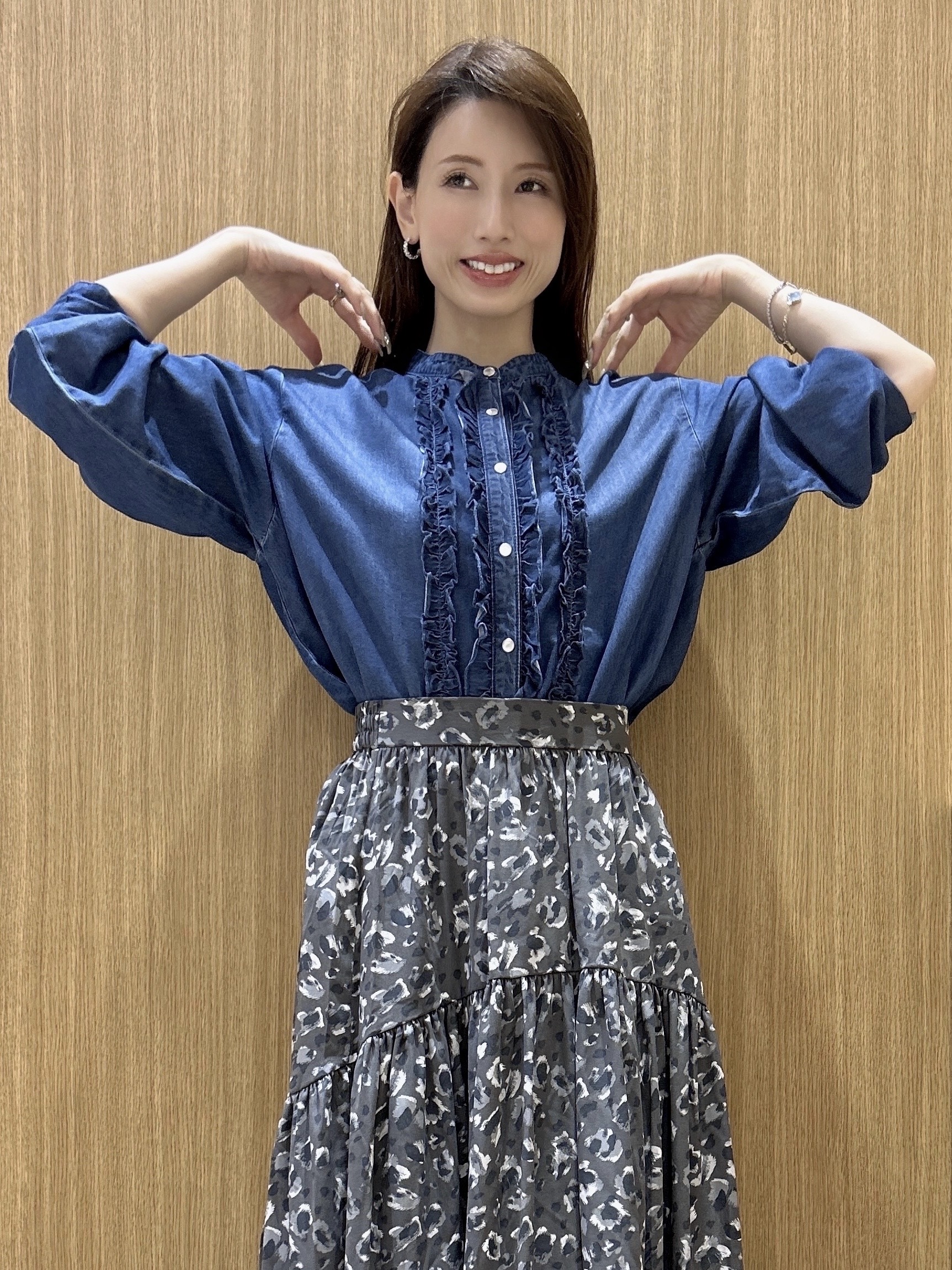maiさんの「OPAQUE.CLIP｜デニムフリルブラウス【洗濯機OK】」を使ったコーディネート