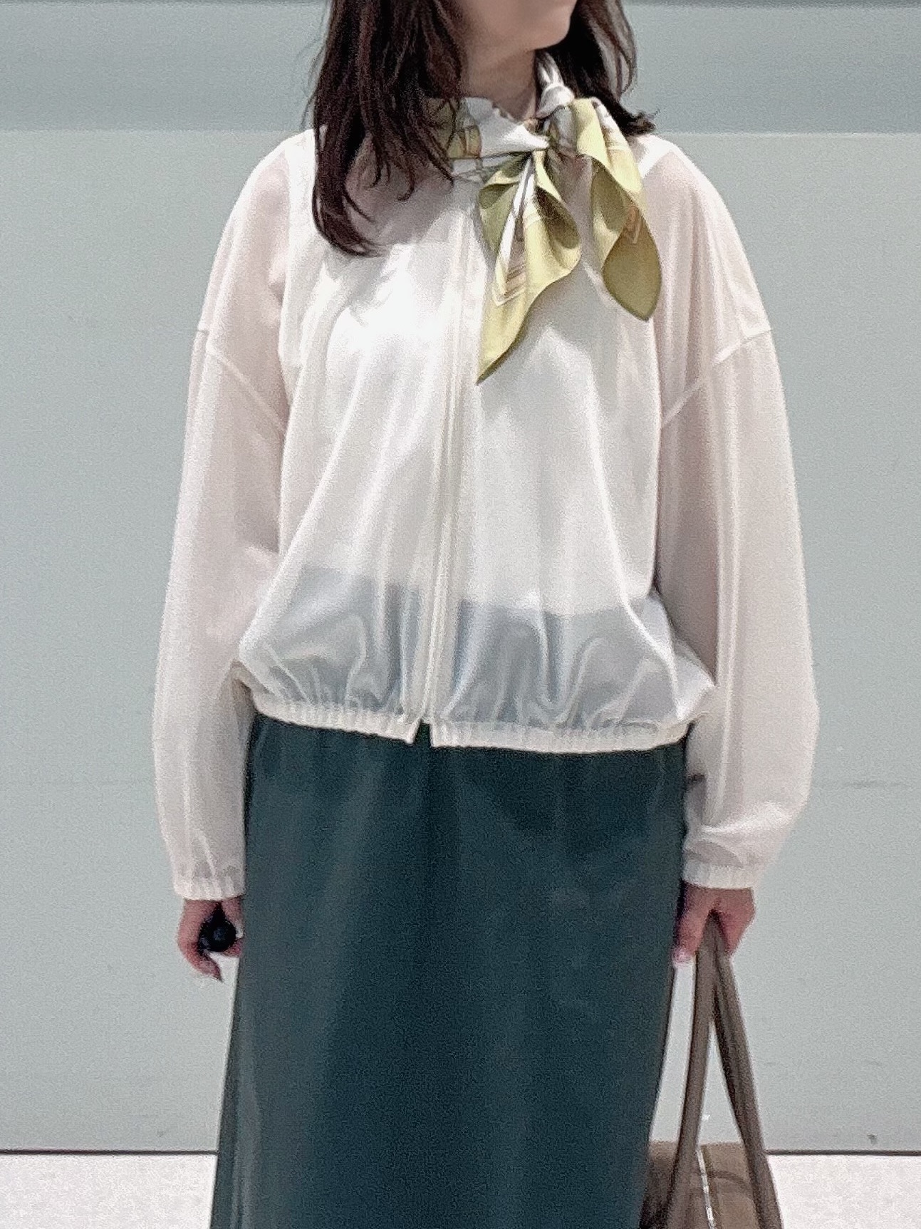 makiさんの「UNTITLED｜【秋羽織り/ジップ】トリコットシアーブラウス」を使ったコーディネート