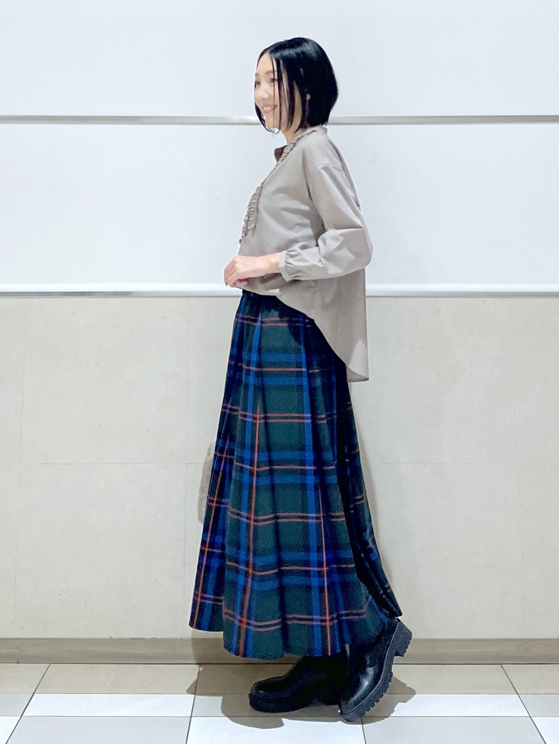 eriko さんの「Dessin｜【UVカット】フロントフリルブラウス」を使ったコーディネート