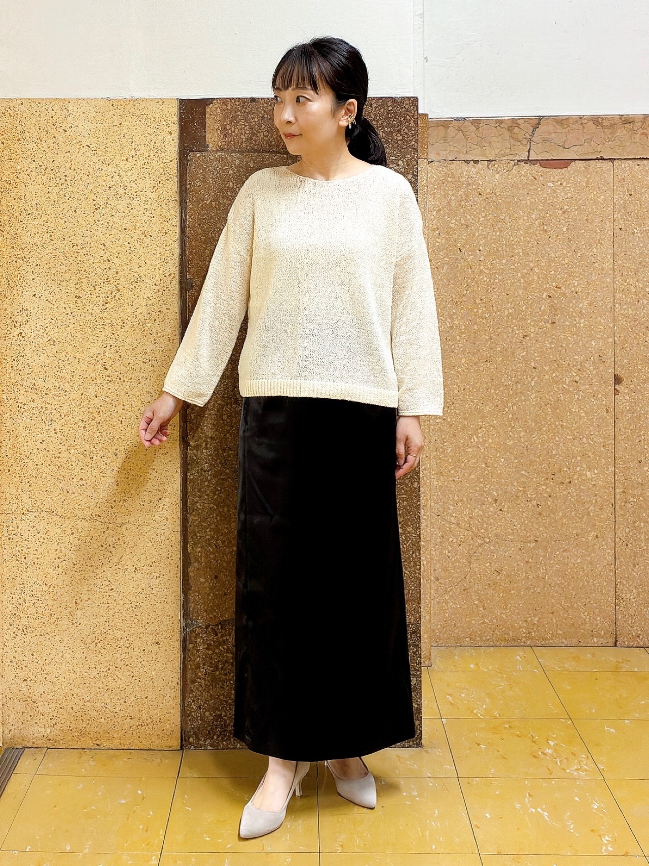 hattoriさんの「INDIVI｜【吸汗速乾／ストレッチ◎】サテン素材ナロースカート」を使ったコーディネート