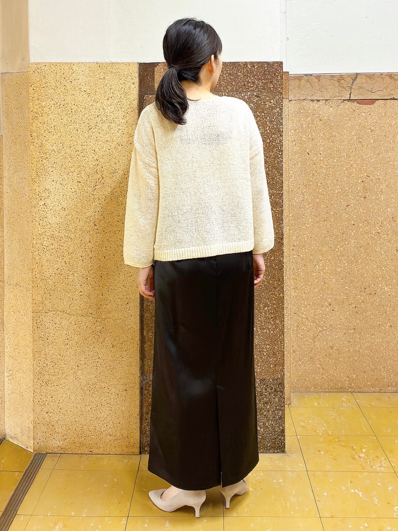 hattoriさんの「INDIVI｜【吸汗速乾／ストレッチ◎】サテン素材ナロースカート」を使ったコーディネート