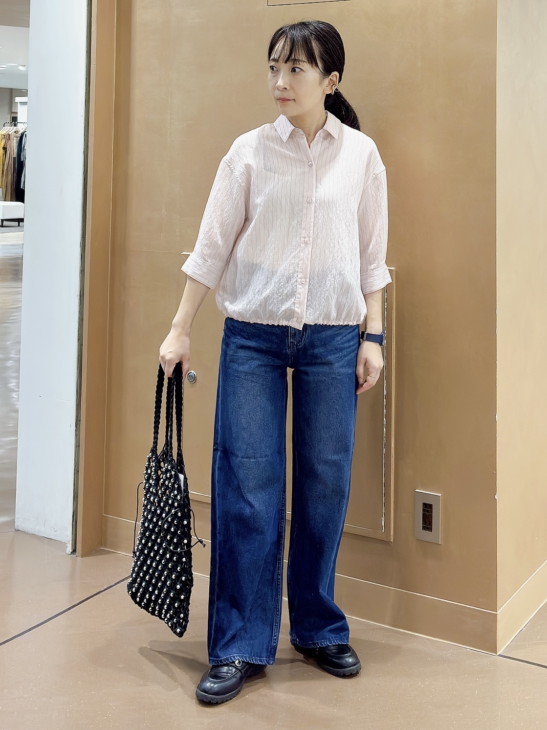 hattoriさんの「INDIVI｜【シアー／7分袖】体型カバーゆったりシャツ」を使ったコーディネート