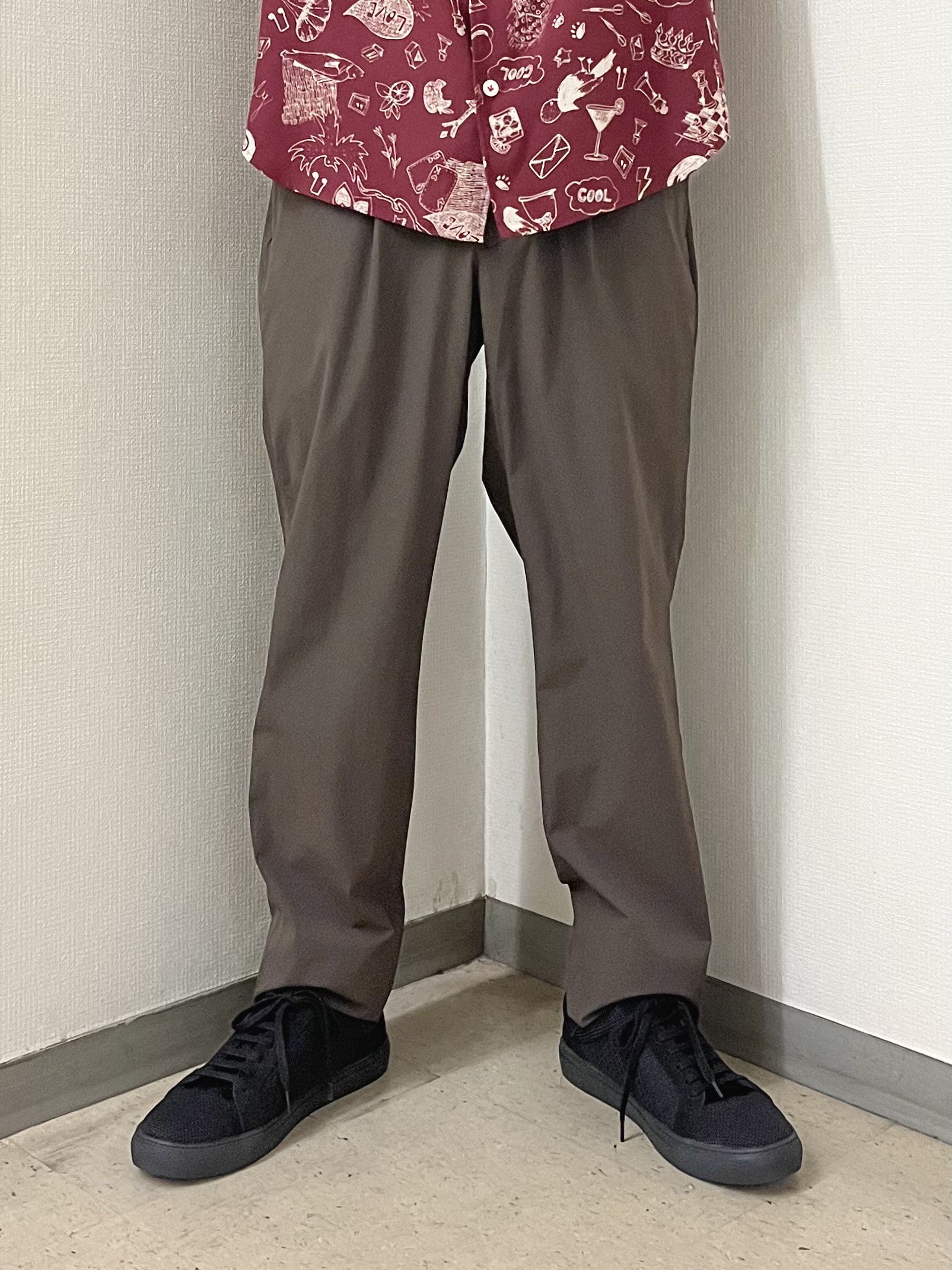 URAさんの「TAKEO KIKUCHI｜【BOWLER HAT LABEL】日本製PLAYプリントシャツ」を使ったコーディネート