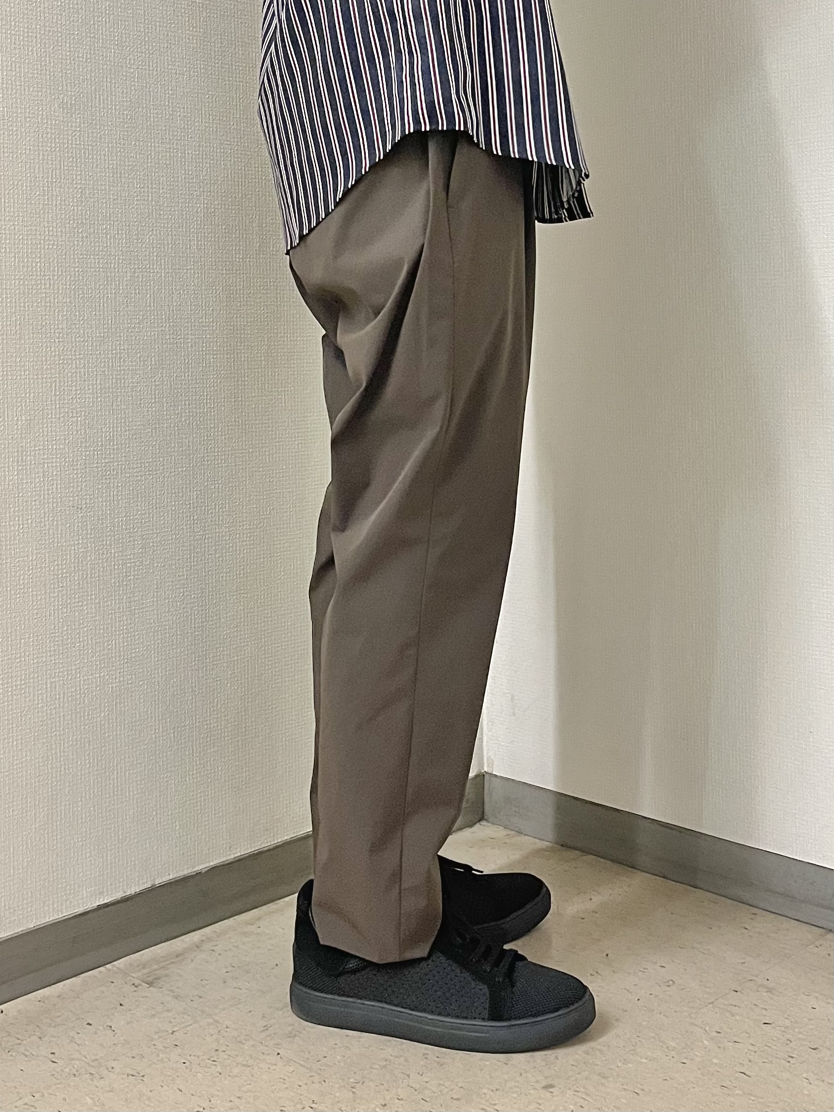 URAさんの「TAKEO KIKUCHI｜【BOWLER HAT LABEL】日本製オルタネートストライプシャツ」を使ったコーディネート