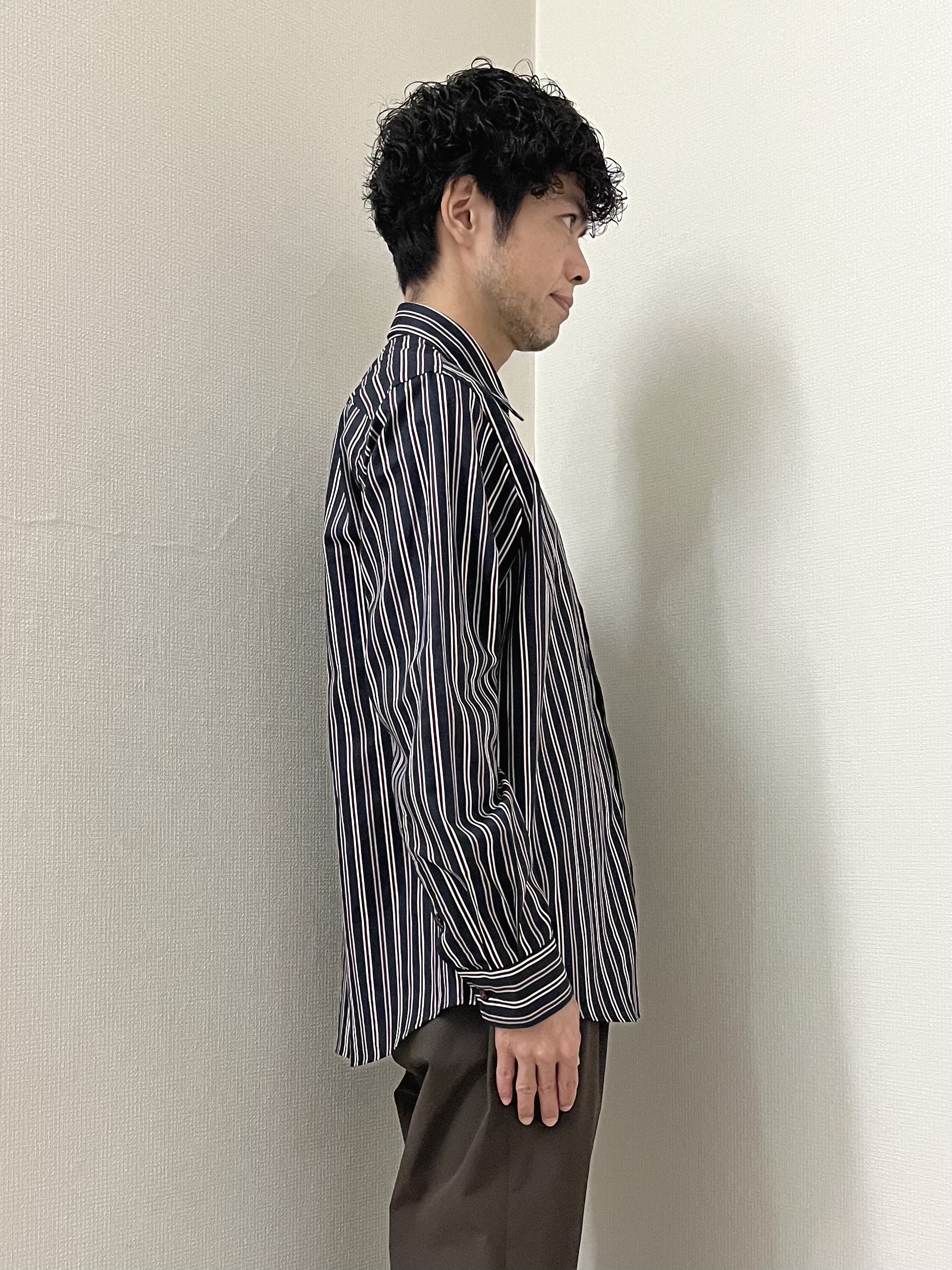 URAさんの「TAKEO KIKUCHI｜【BOWLER HAT LABEL】日本製オルタネートストライプシャツ」を使ったコーディネート