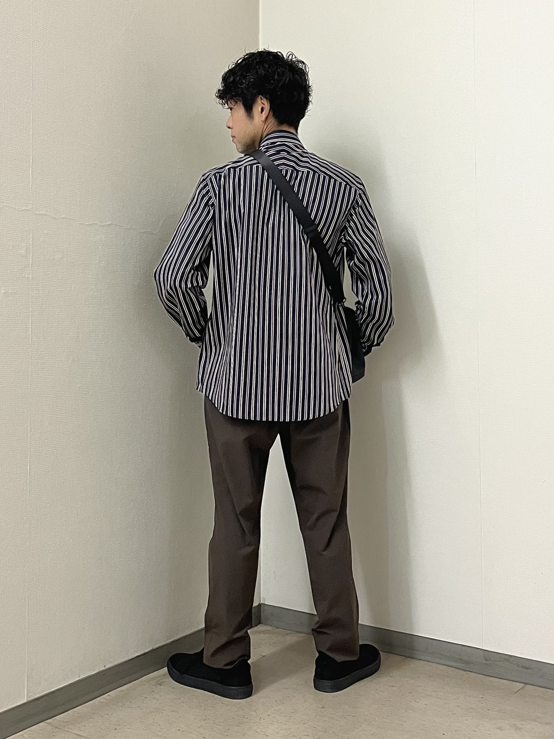 URAさんの「TAKEO KIKUCHI｜【BOWLER HAT LABEL】日本製オルタネートストライプシャツ」を使ったコーディネート