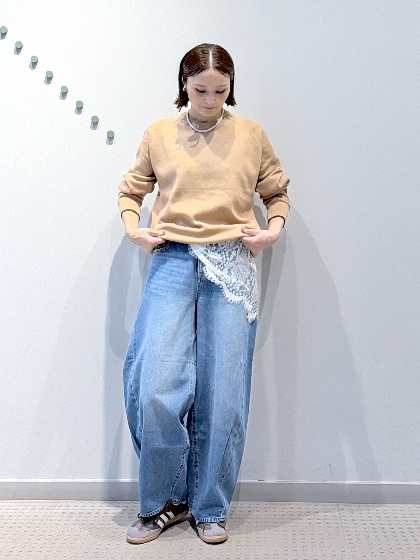 yoshikadoさんの「DRESSTERIOR｜ドロスト バギーカービーデニム」を使ったコーディネート