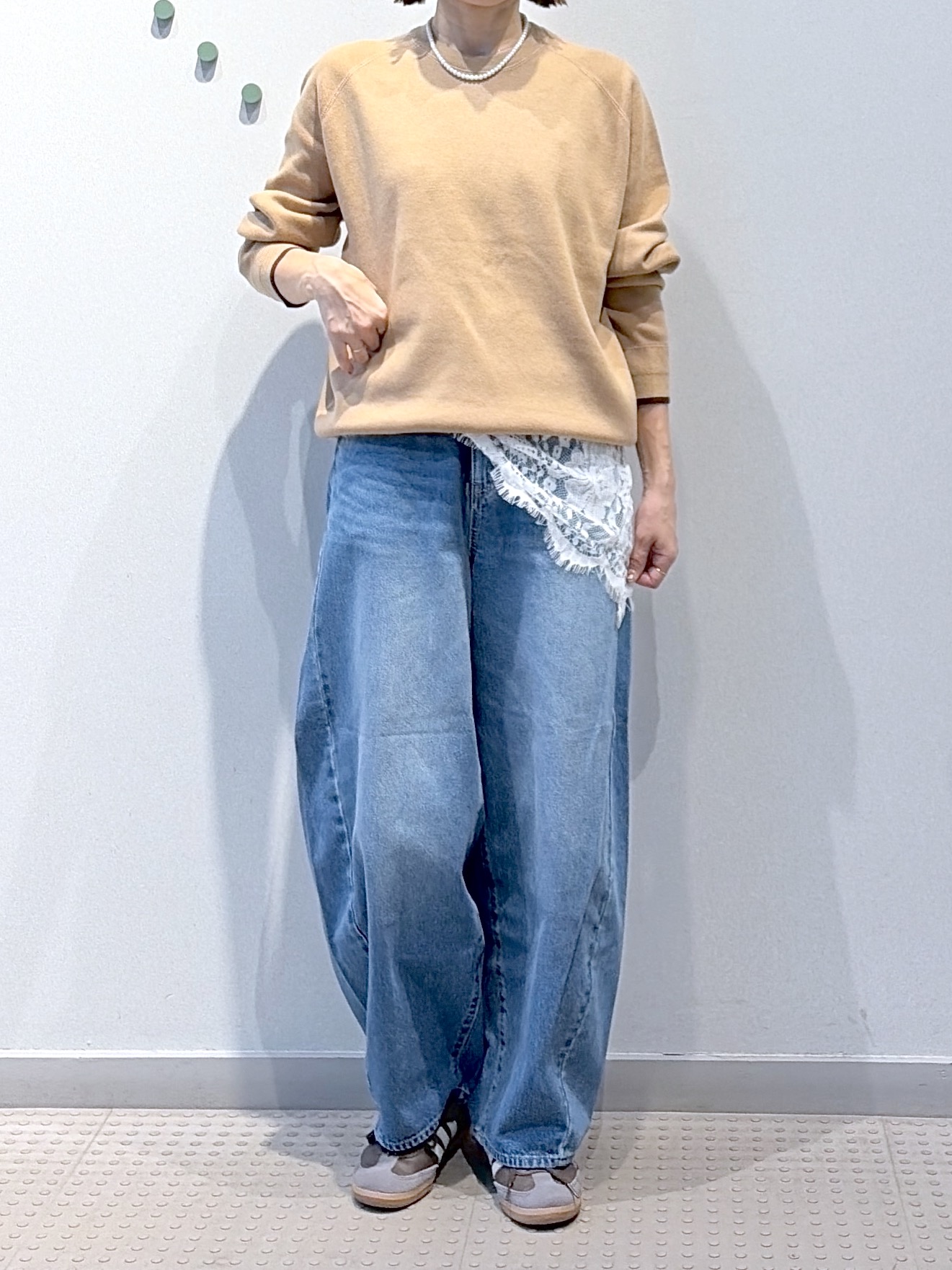 yoshikadoさんの「DRESSTERIOR｜ドロスト バギーカービーデニム」を使ったコーディネート