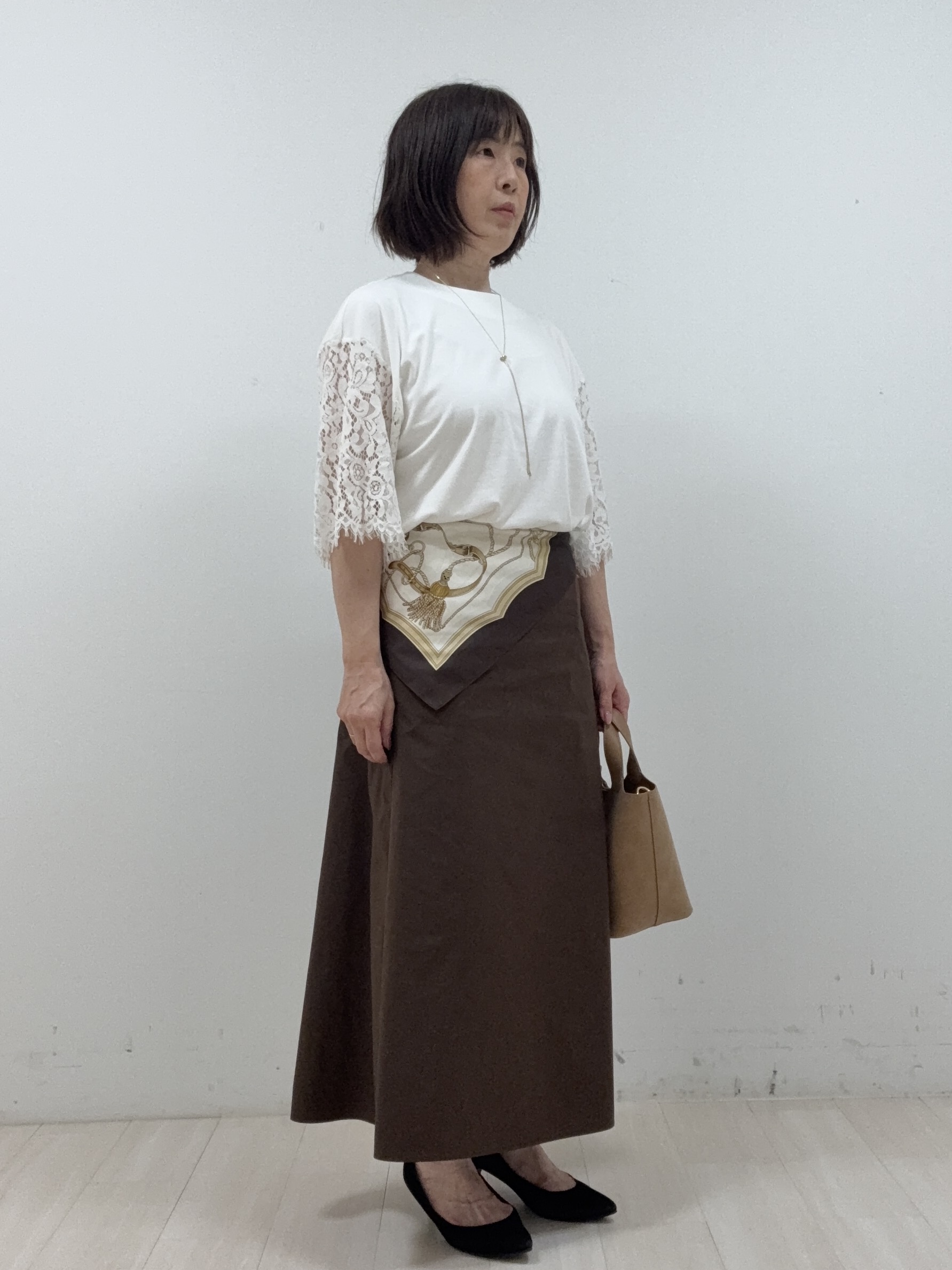 まつさんの「UNTITLED｜【秋映え/甘めTシャツ】袖レースプルオーバー」を使ったコーディネート