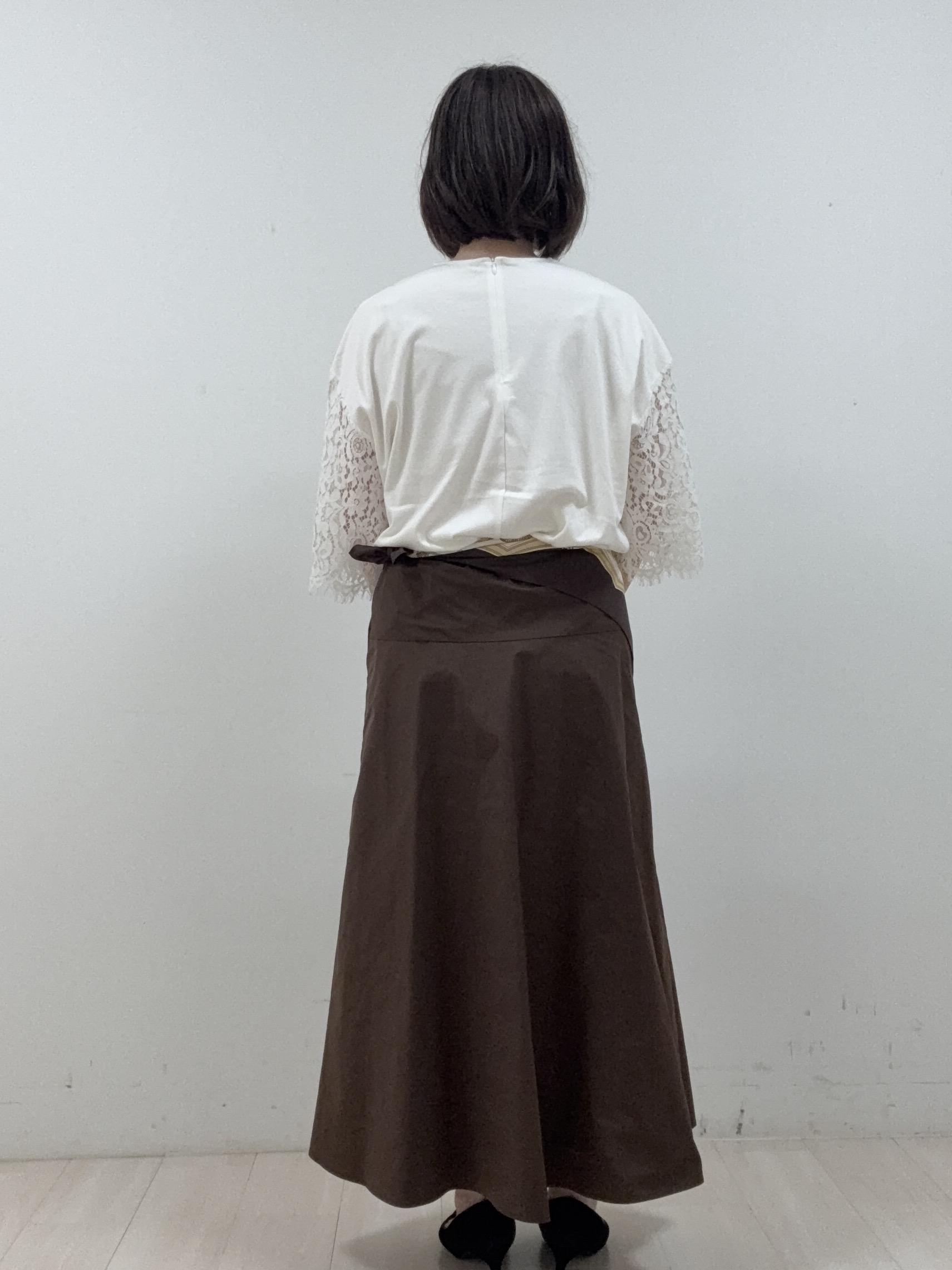 まつさんの「UNTITLED｜【秋映え/甘めTシャツ】袖レースプルオーバー」を使ったコーディネート