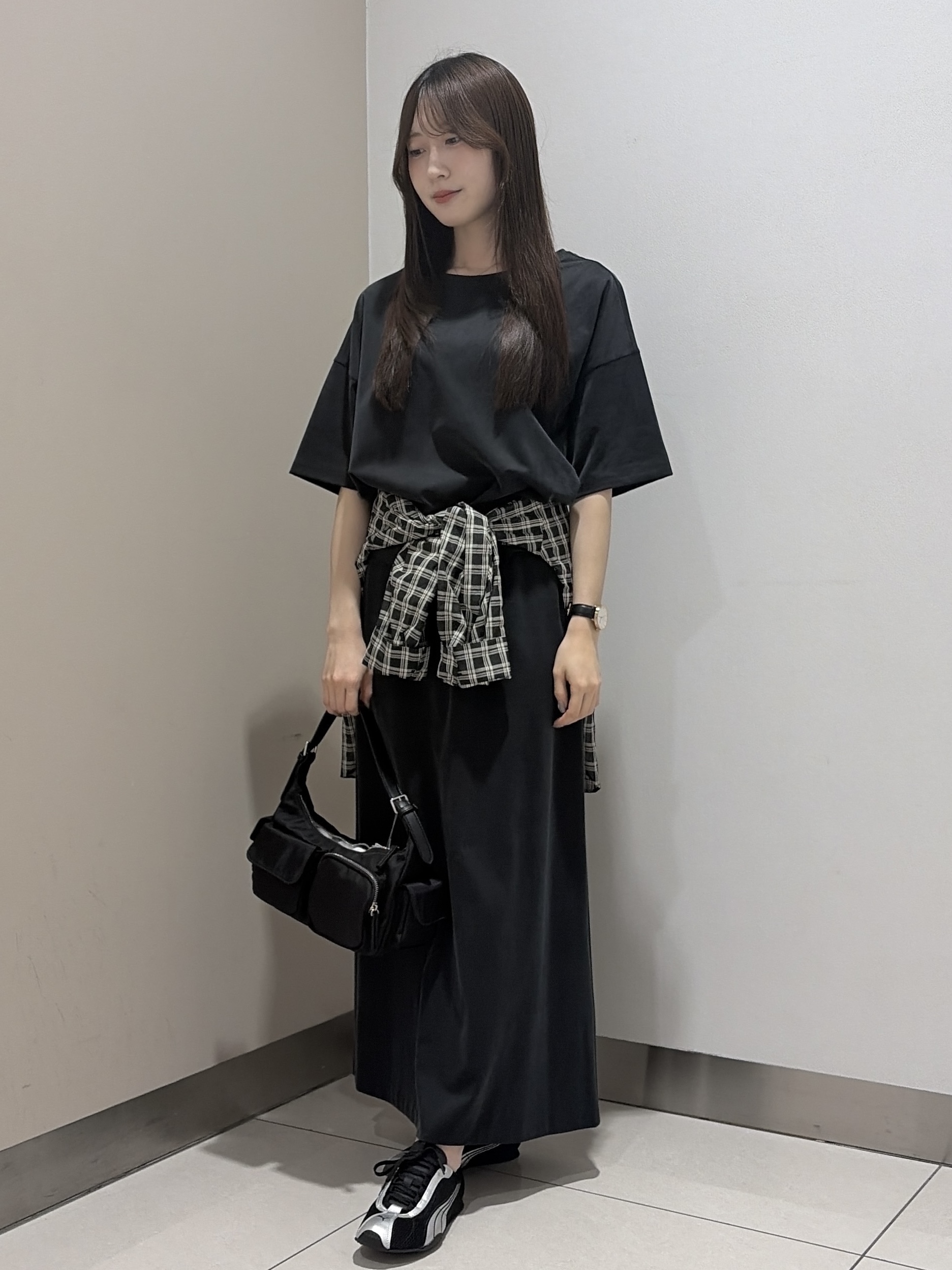 岡田美詩さんの「UNTITLED｜【きれいめTシャツ/セットアップ可】ヴィンテージライクプルオーバー」を使ったコーディネート