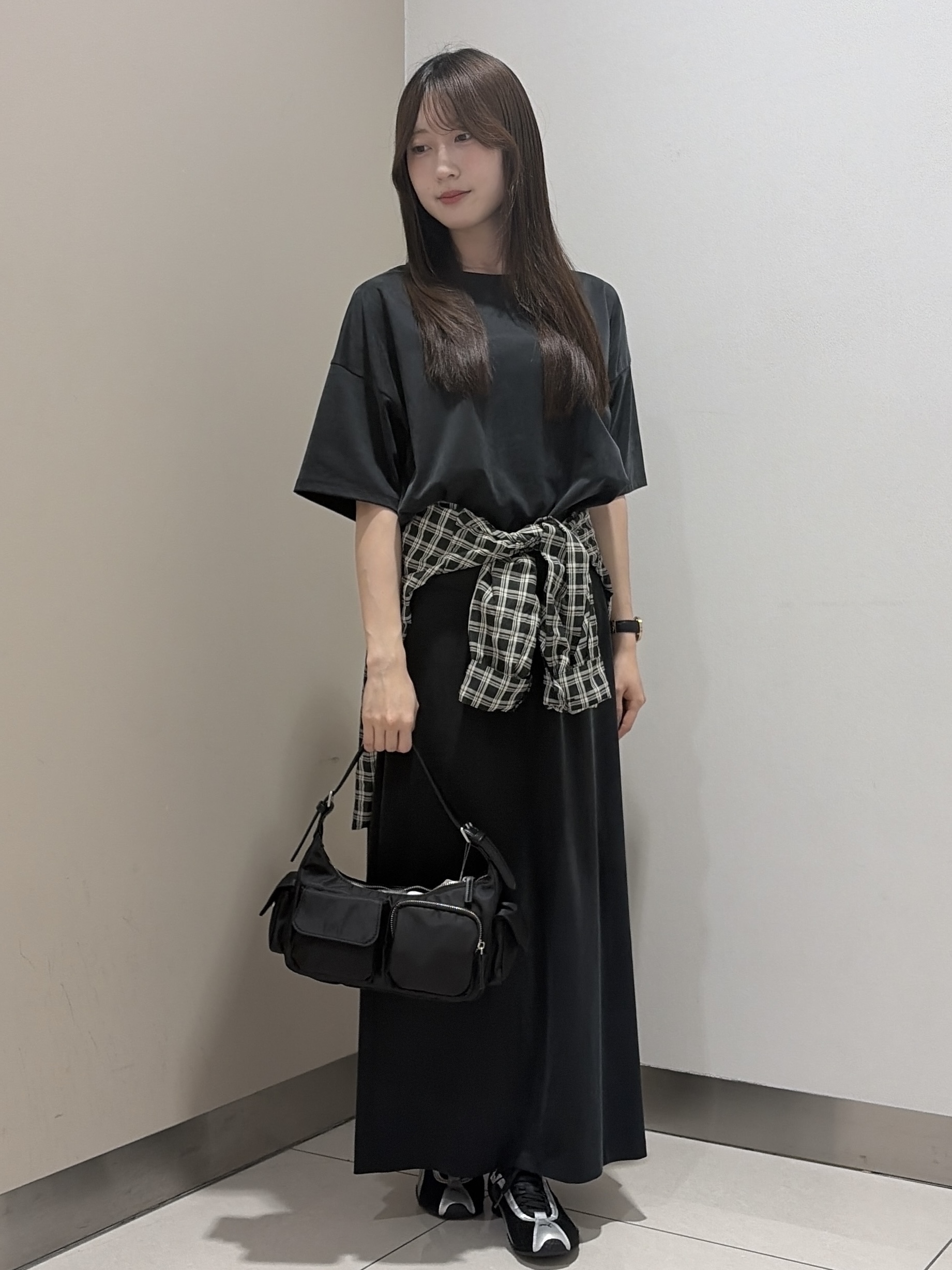 岡田美詩さんの「UNTITLED｜【きれいめTシャツ/セットアップ可】ヴィンテージライクプルオーバー」を使ったコーディネート