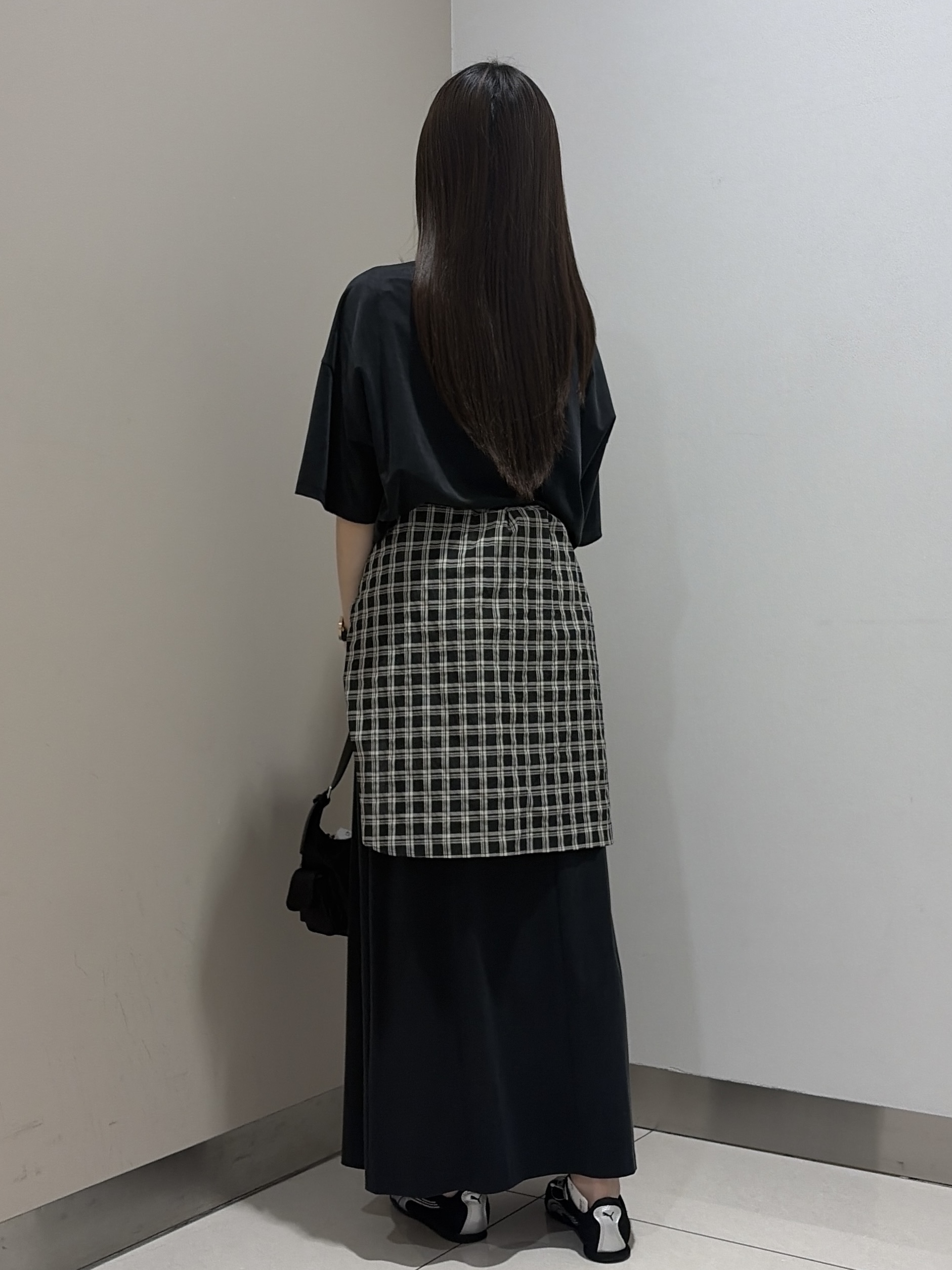 岡田美詩さんの「UNTITLED｜【きれいめTシャツ/セットアップ可】ヴィンテージライクプルオーバー」を使ったコーディネート