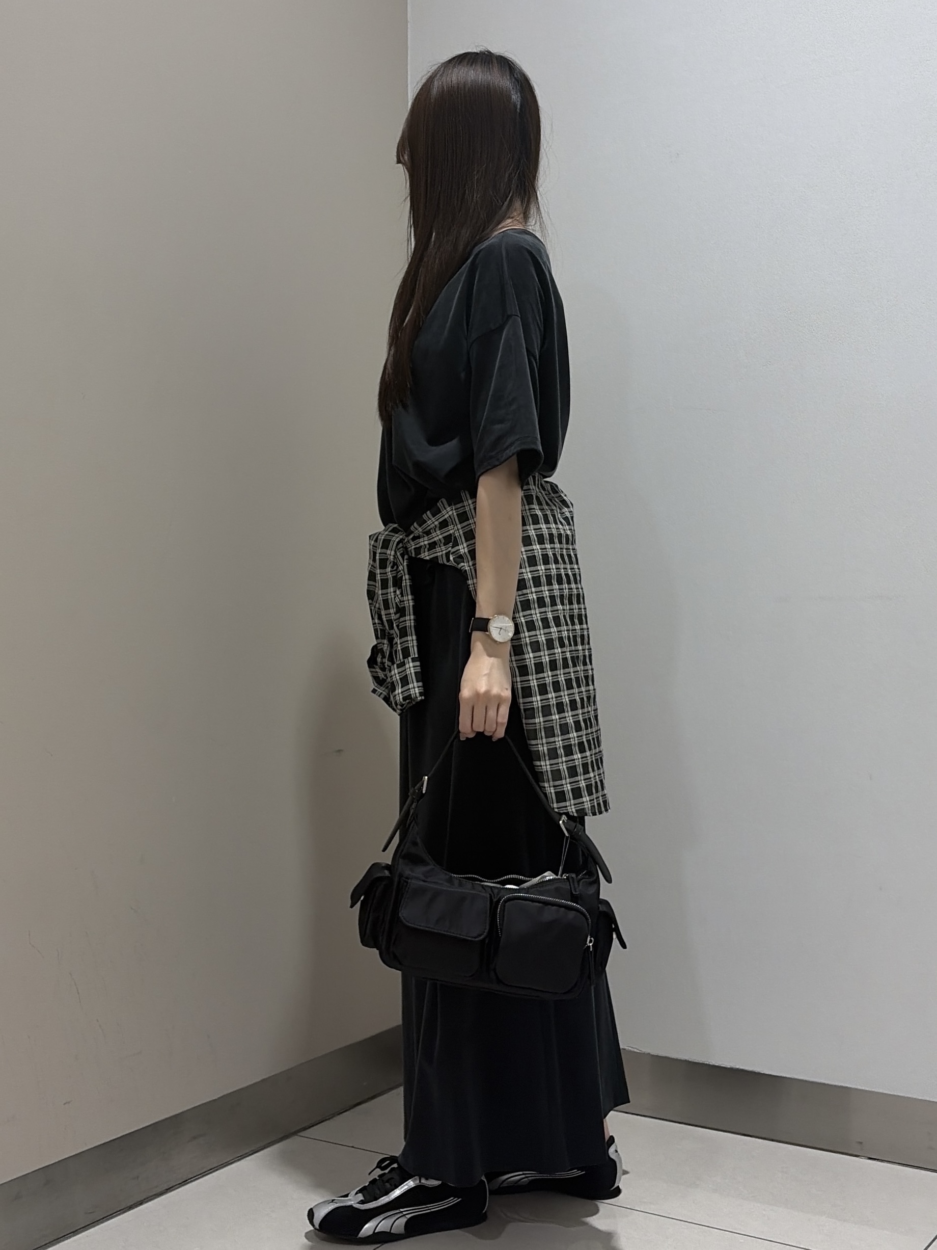岡田美詩さんの「UNTITLED｜【きれいめTシャツ/セットアップ可】ヴィンテージライクプルオーバー」を使ったコーディネート
