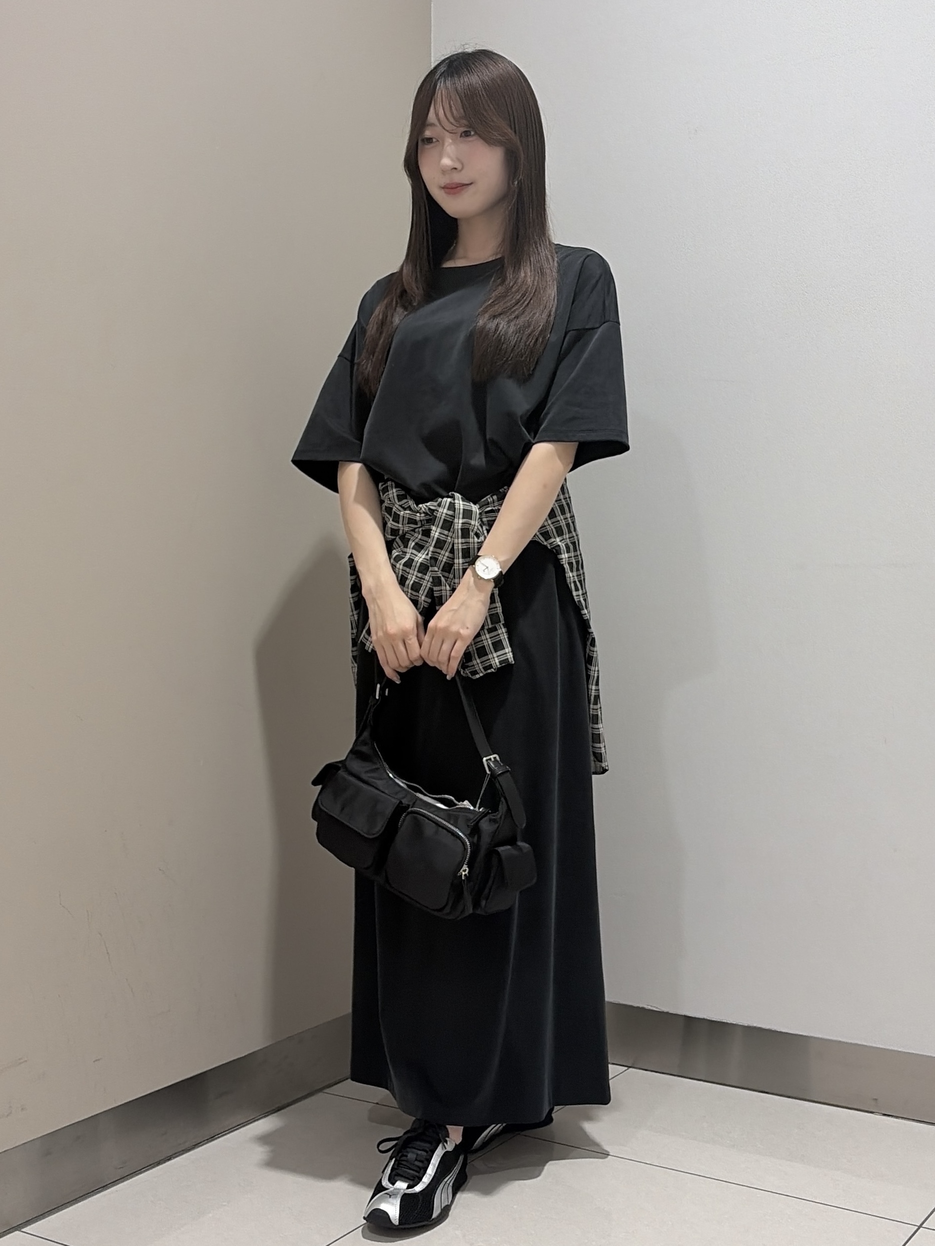 岡田美詩さんの「UNTITLED｜【きれいめTシャツ/セットアップ可】ヴィンテージライクプルオーバー」を使ったコーディネート