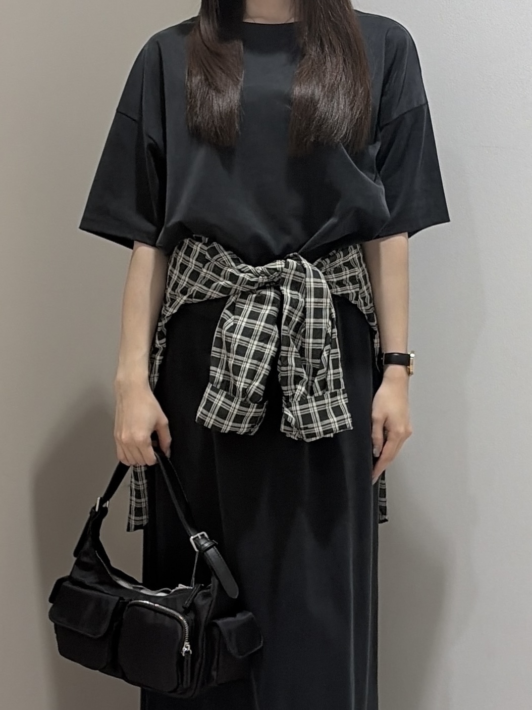 岡田美詩さんの「UNTITLED｜【きれいめTシャツ/セットアップ可】ヴィンテージライクプルオーバー」を使ったコーディネート