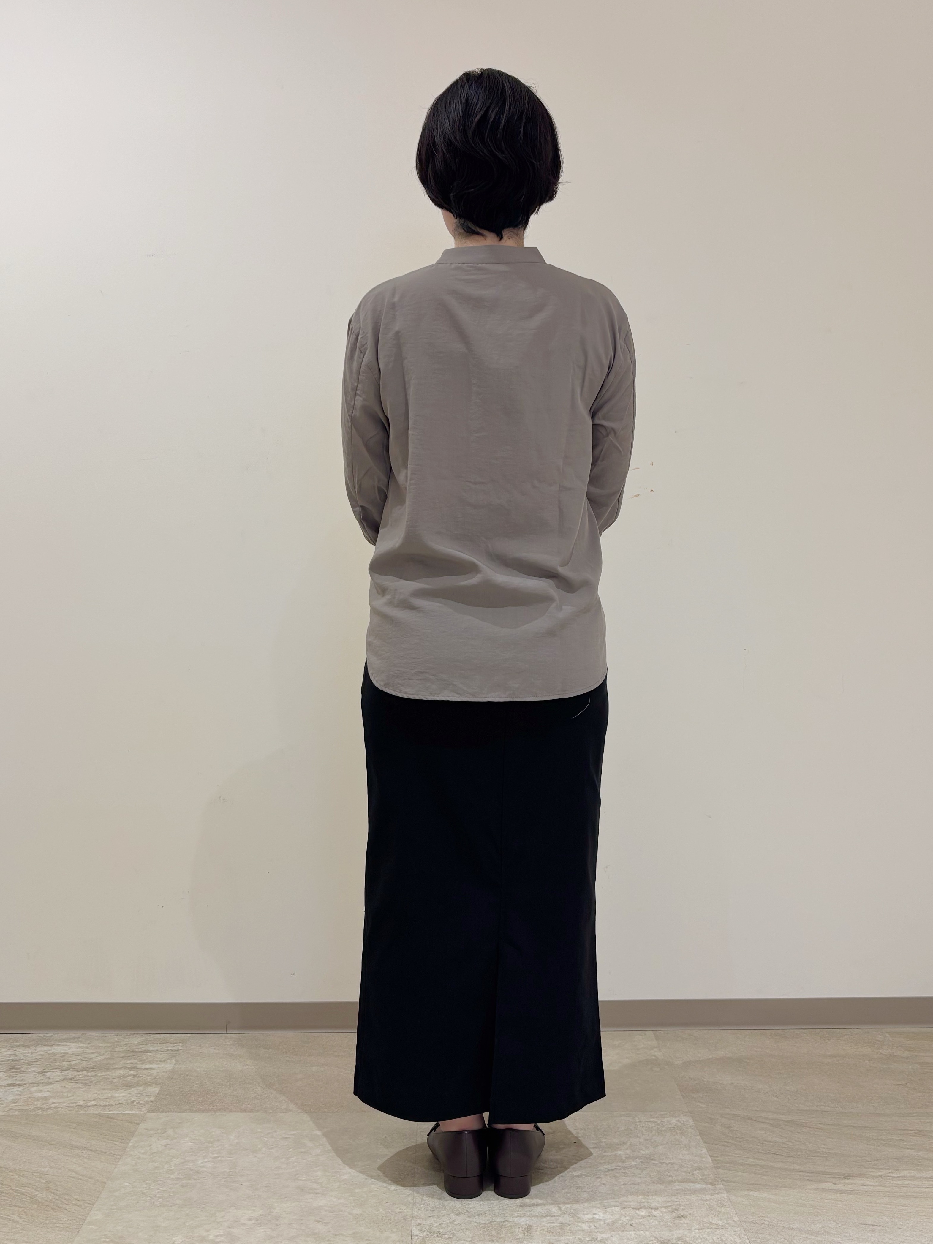 marikoさんの「grove｜顔周りをすっきり見せる バンドカラースキッパーシャツ」を使ったコーディネート